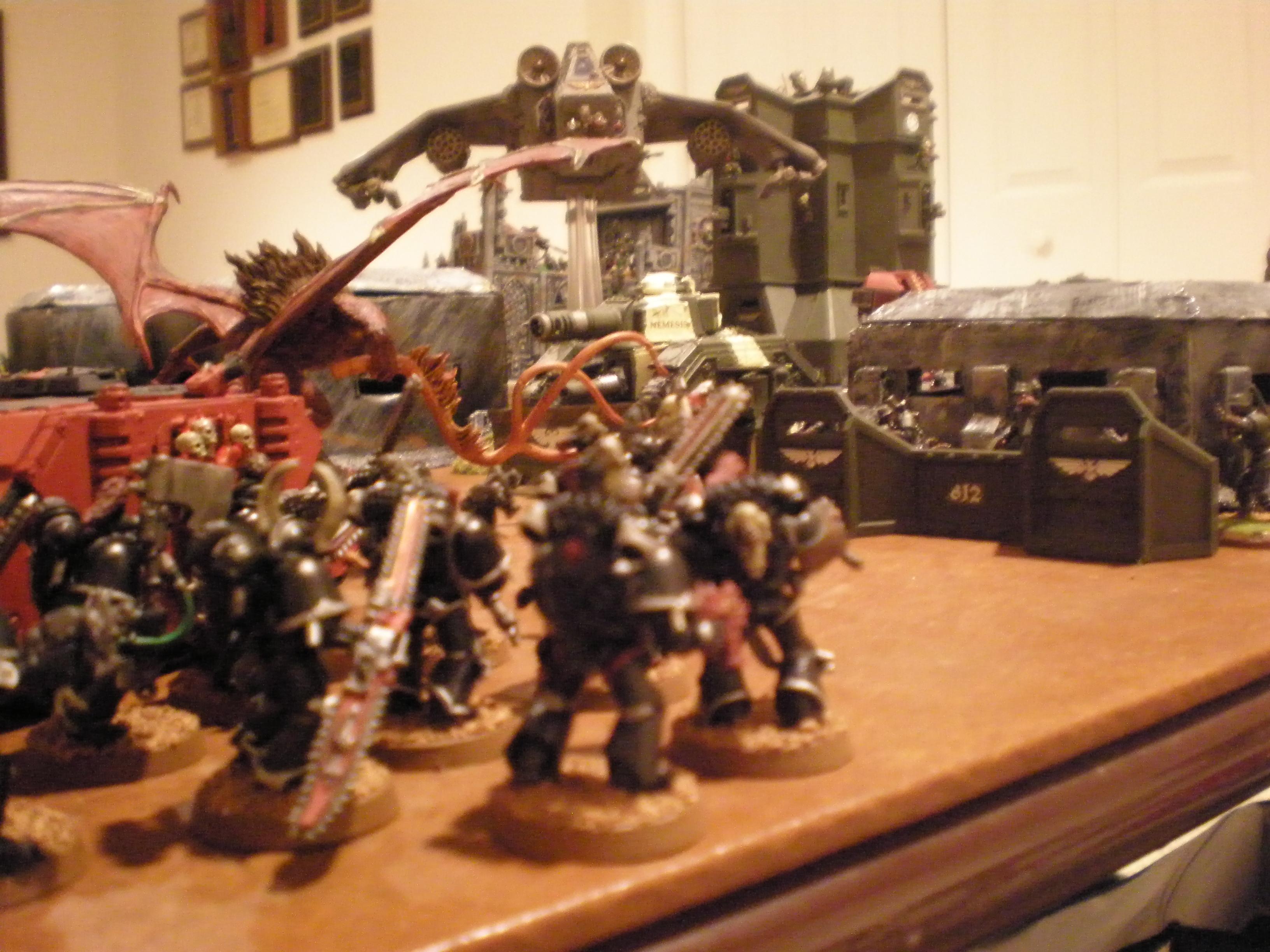 Chaos space marines advance