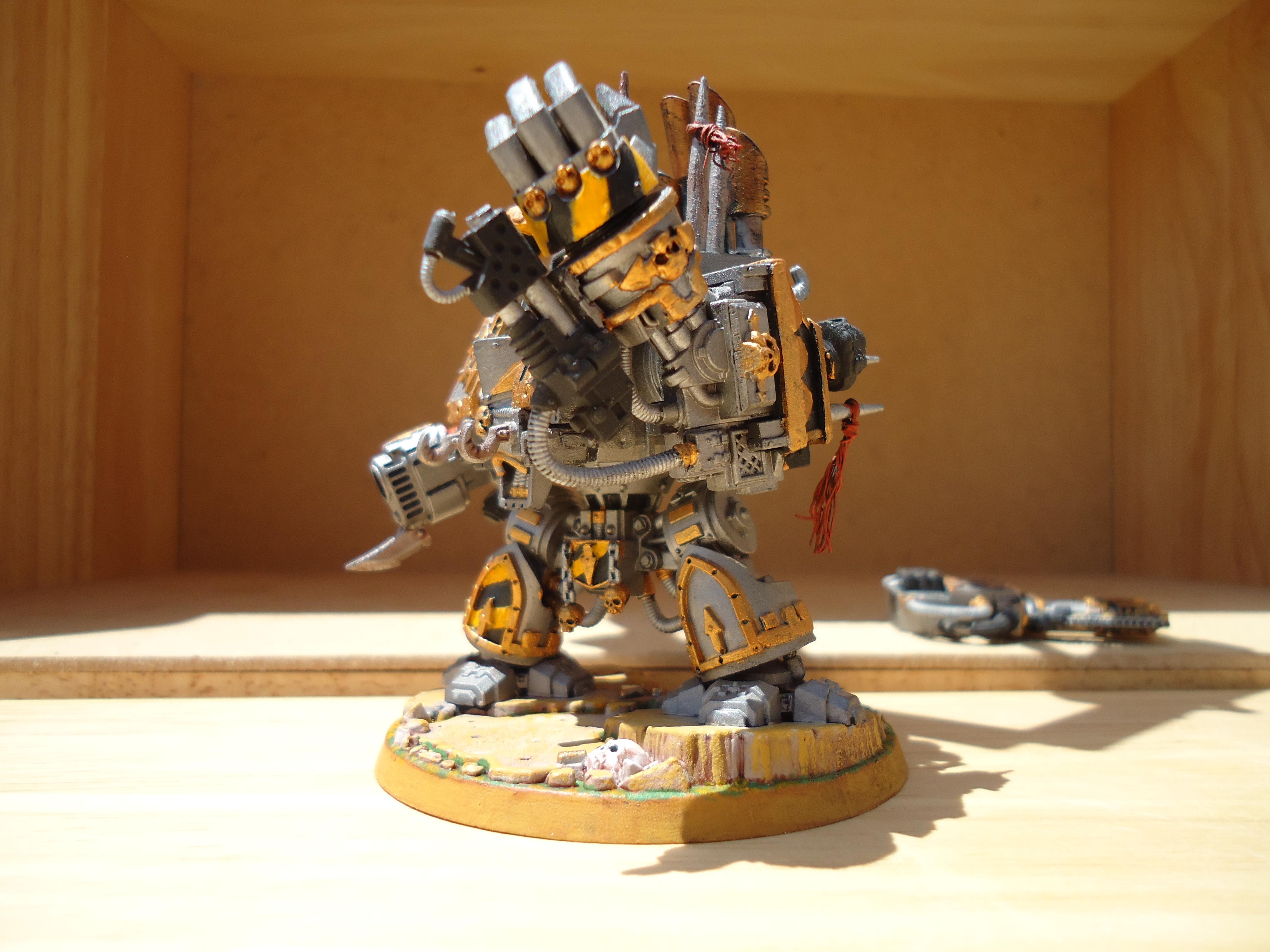 This shot is mostly to show the stripes on the close combat weapon