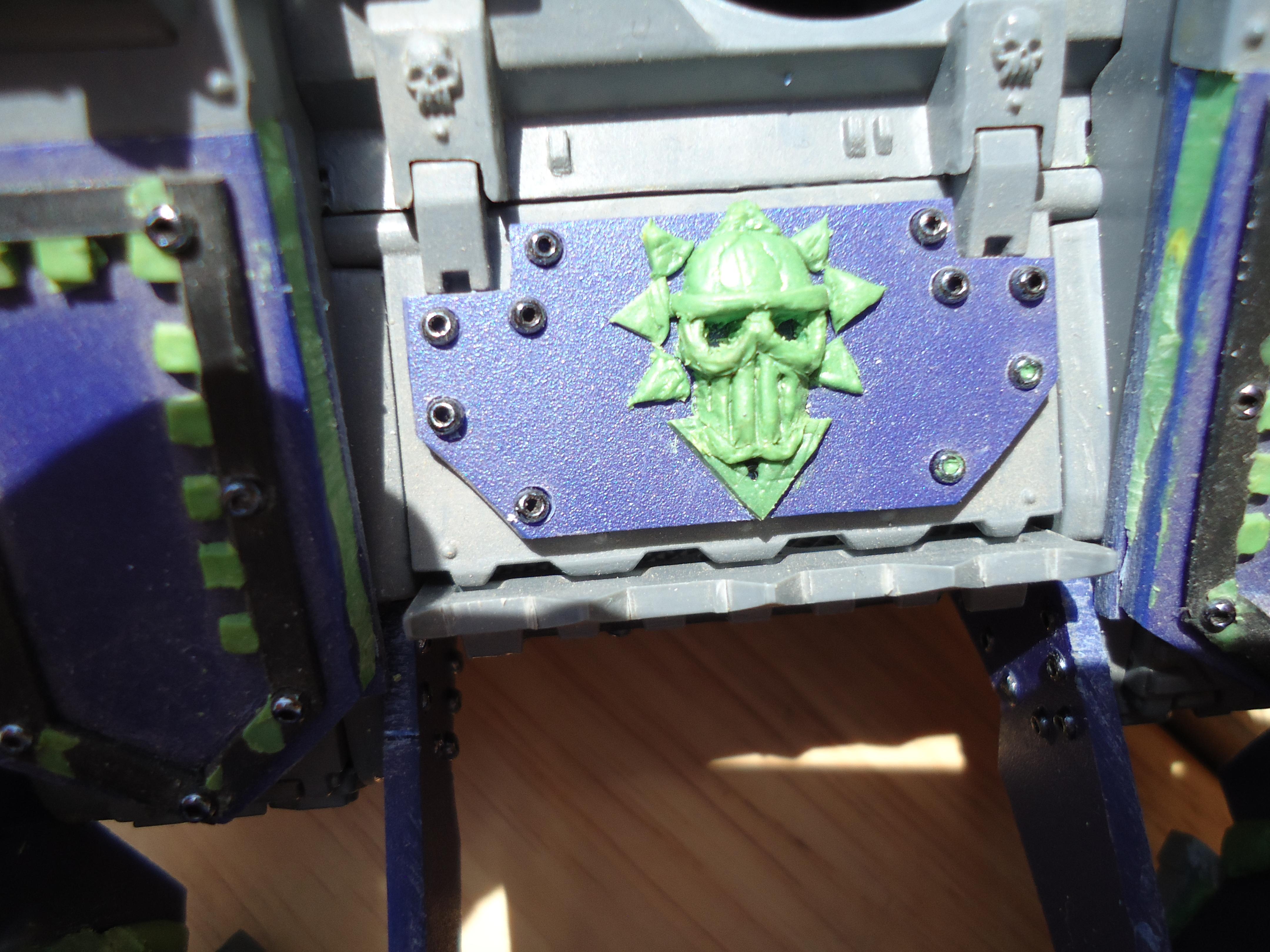 And last but not least, a close up of the Iron Warriors icon on the top hatch. I really like how this one has turned out