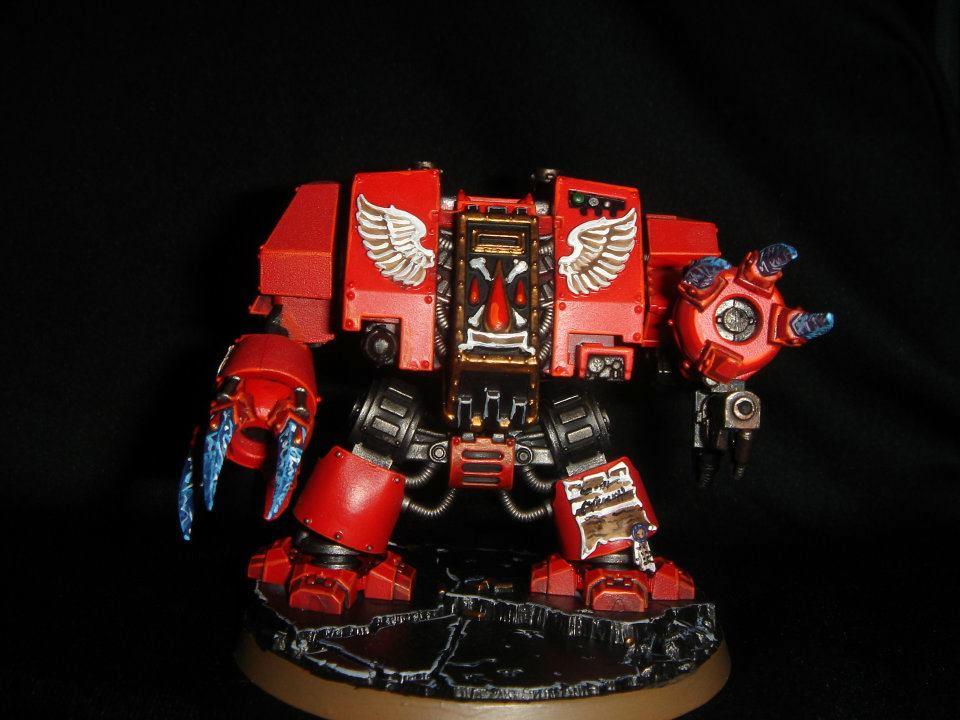 Furioso Dread - the left Blood Talon is Magnatized and can be switched for a blood fist along with the heavy flamer for the storm bolter, also the right arm can be switched for the frag cannon. 