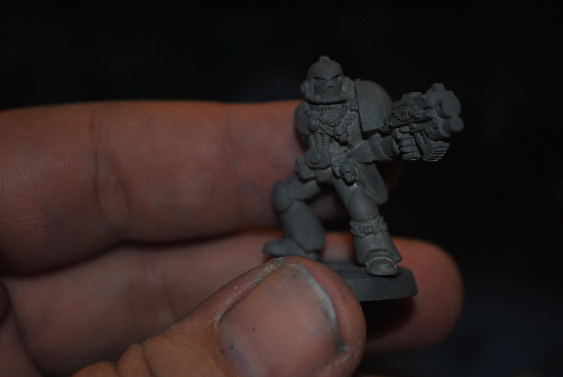 this guy will be a sternguard squad. we will add a melta gun barrell and tank to his combii weapon