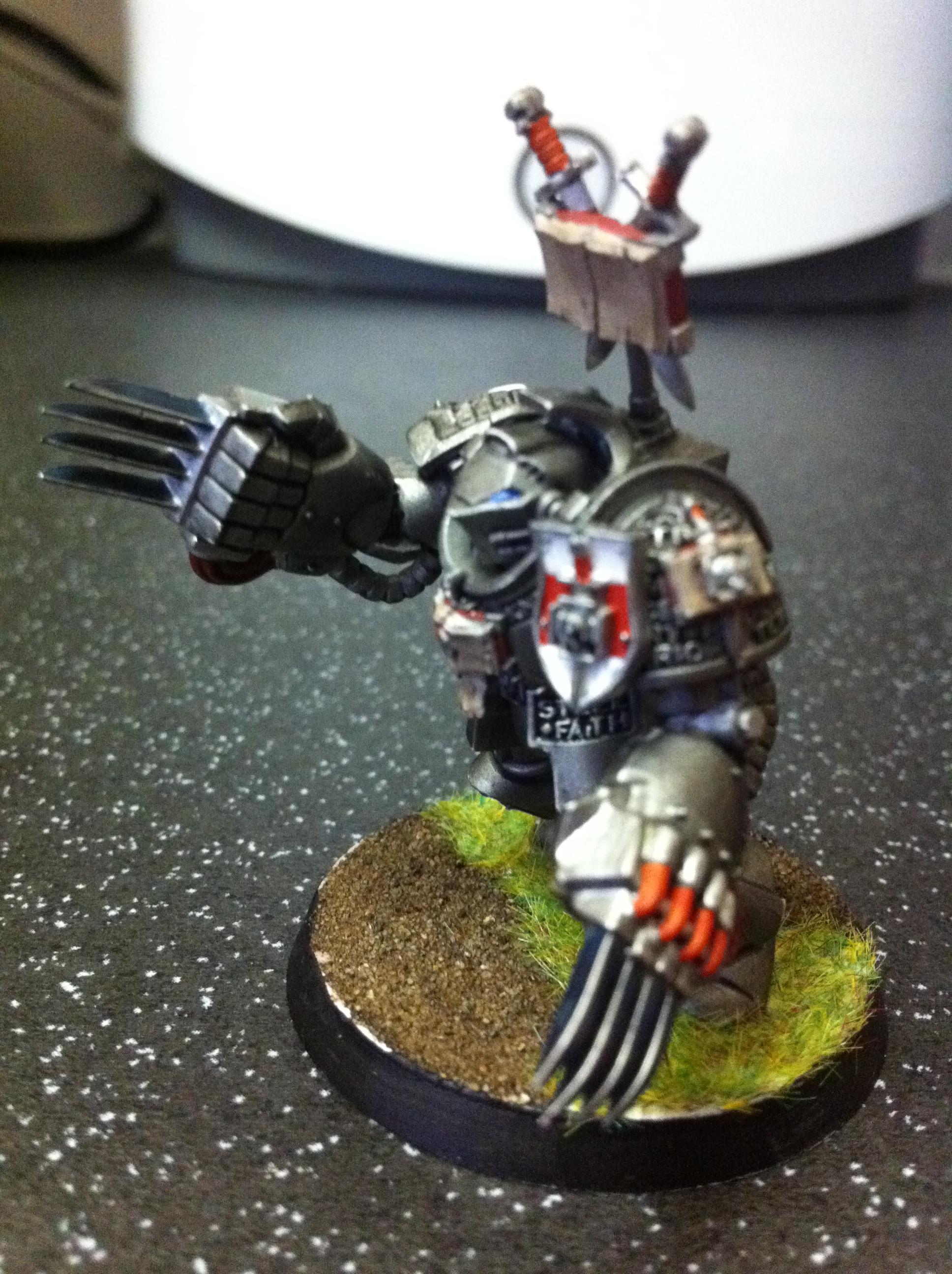 Grey Knights, paladin with lightning claws (front)