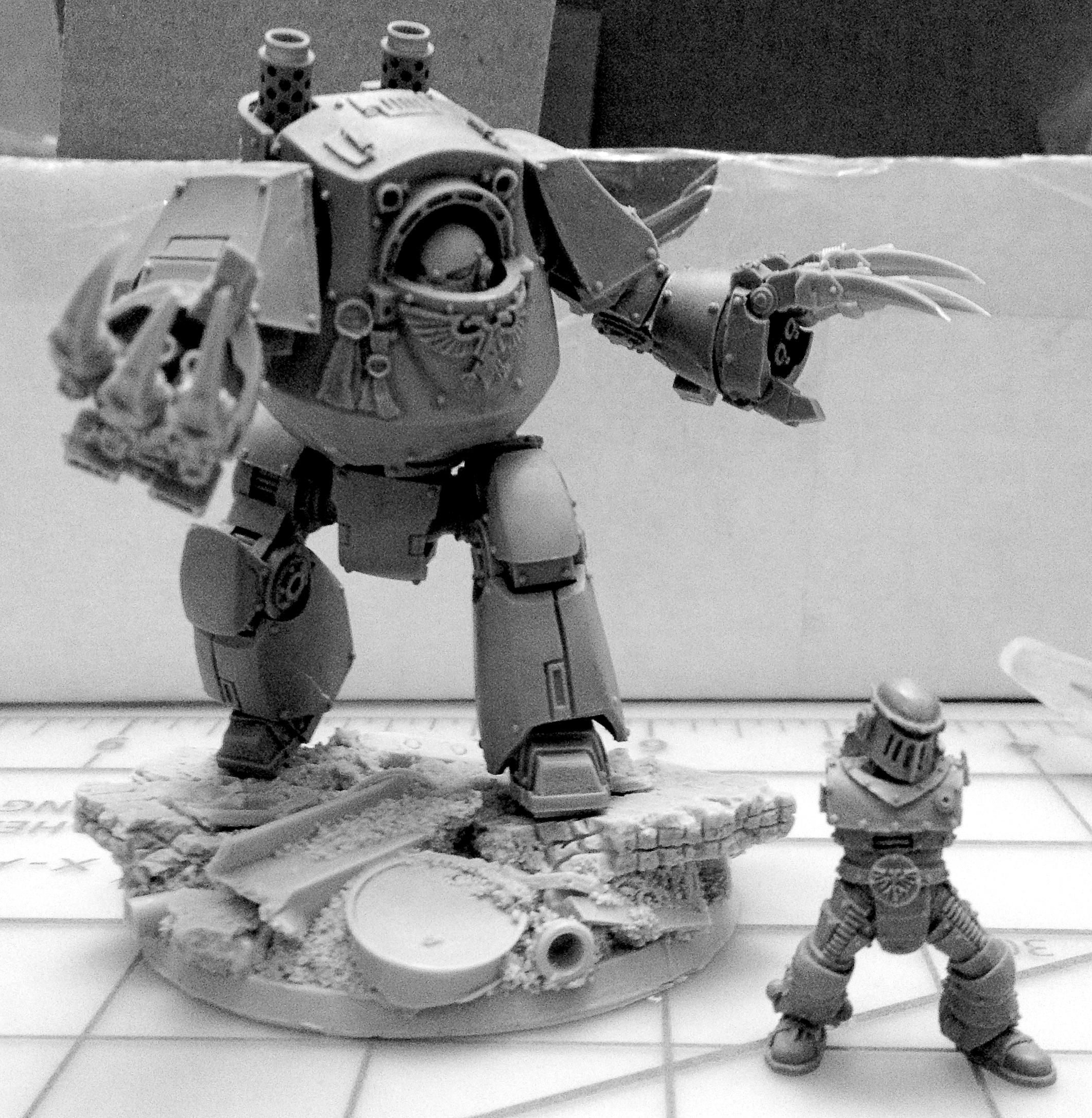 Contemptor 1 with Blood Talons, size comparison, The marine only reaches the knee!