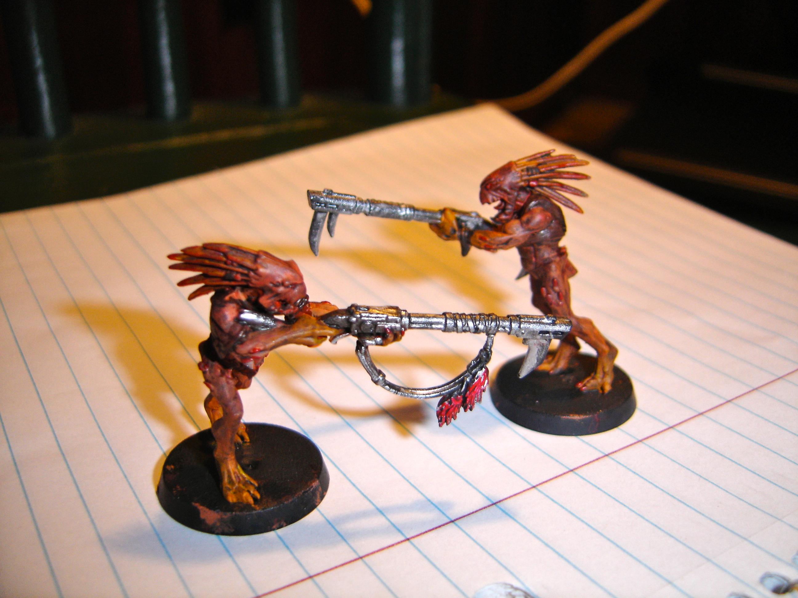 Found something else to paint! My brother has Kroots in surplus and I decided to help him out painting them ;D