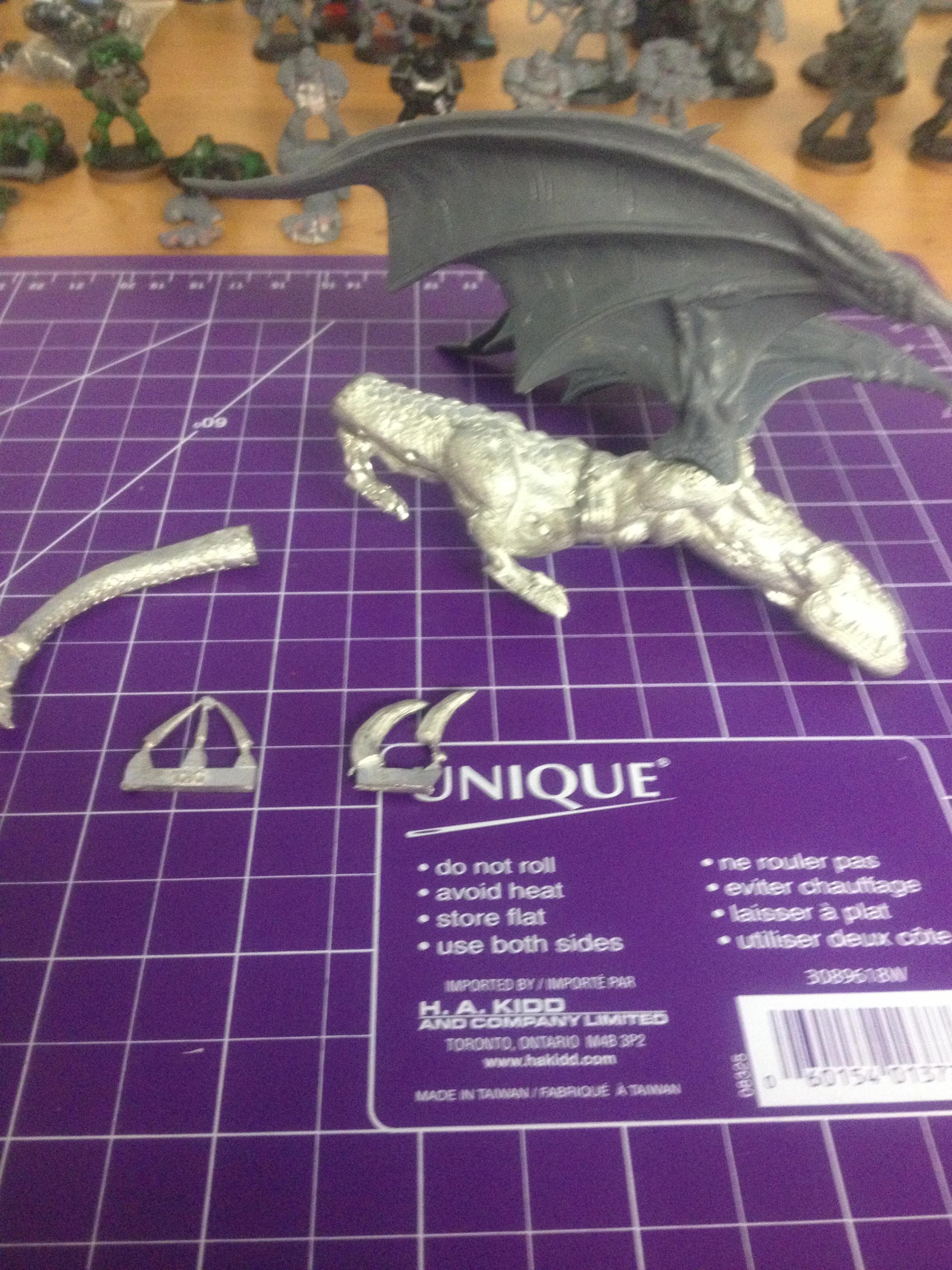 A little project I will be working on, I will try to mount a Space Marine on this Wyvern and for my home games with my brother it will be a counts as Landraider, when I play outside home, just a bit of flavour to the model