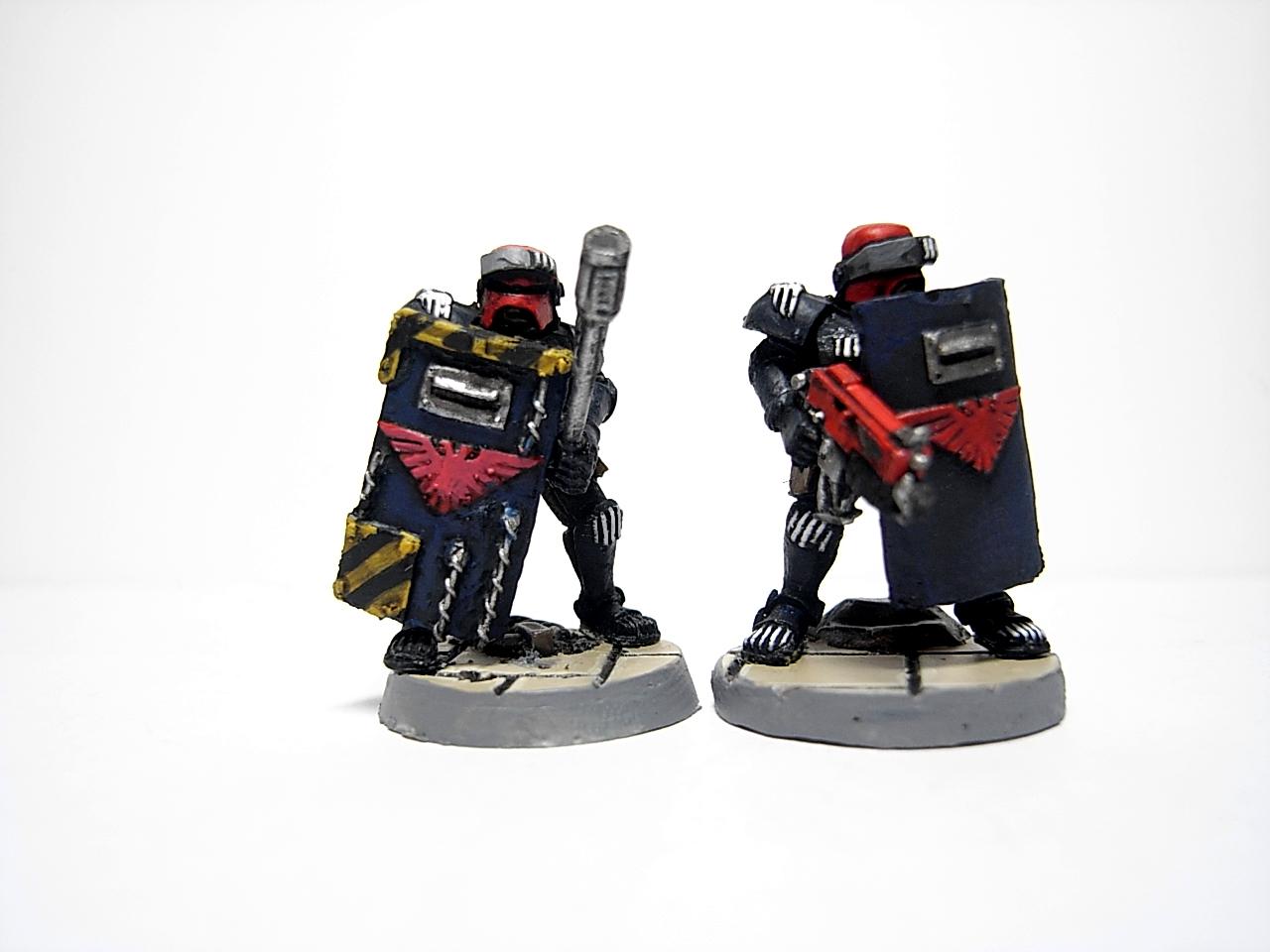 Adeptus Arbites, Riot, Sheild
