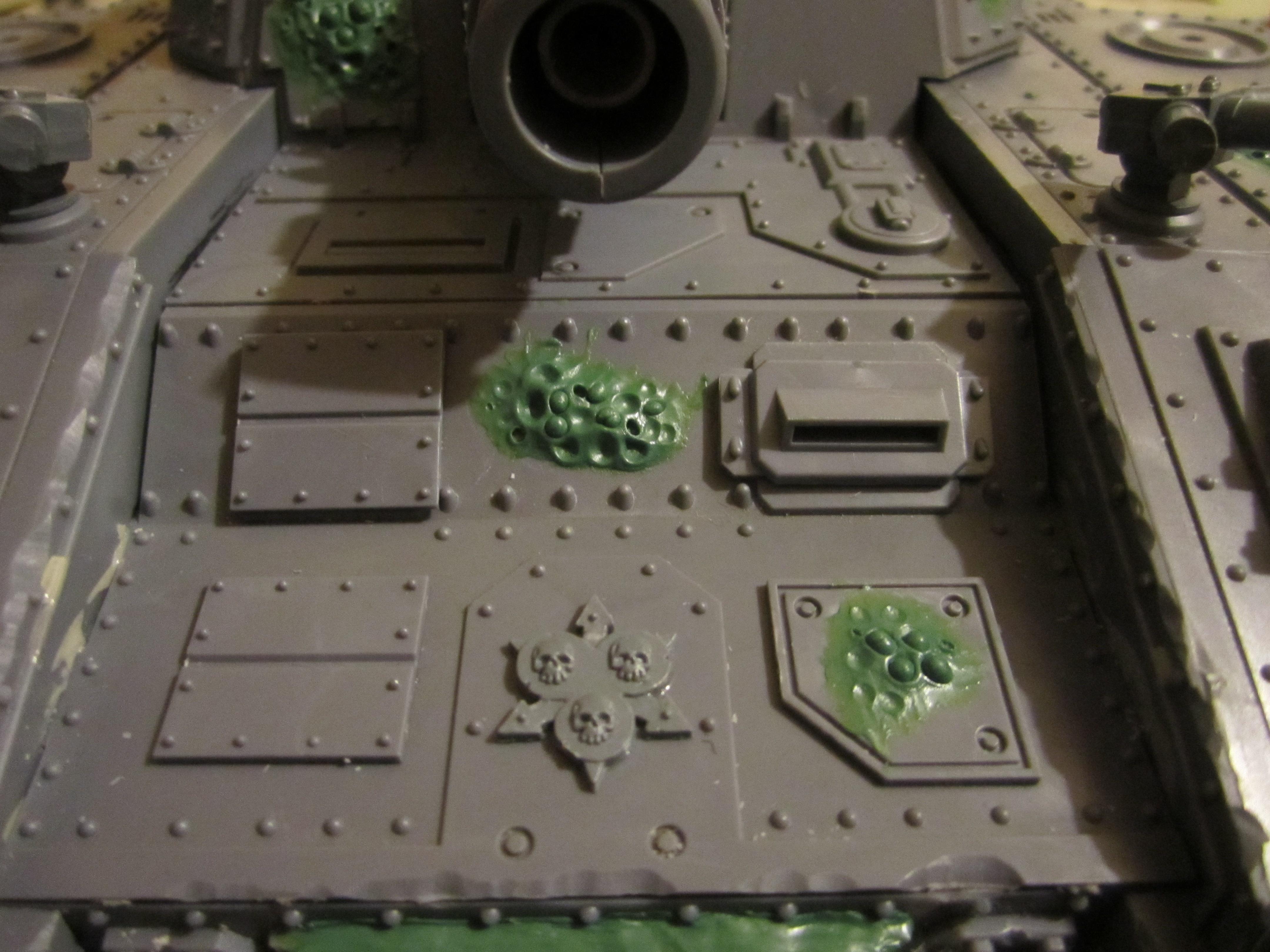 Medallion of Nurgle in the Center front hull..