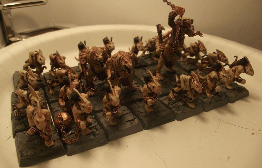 Saurus, Skaven, Skinks, Slave