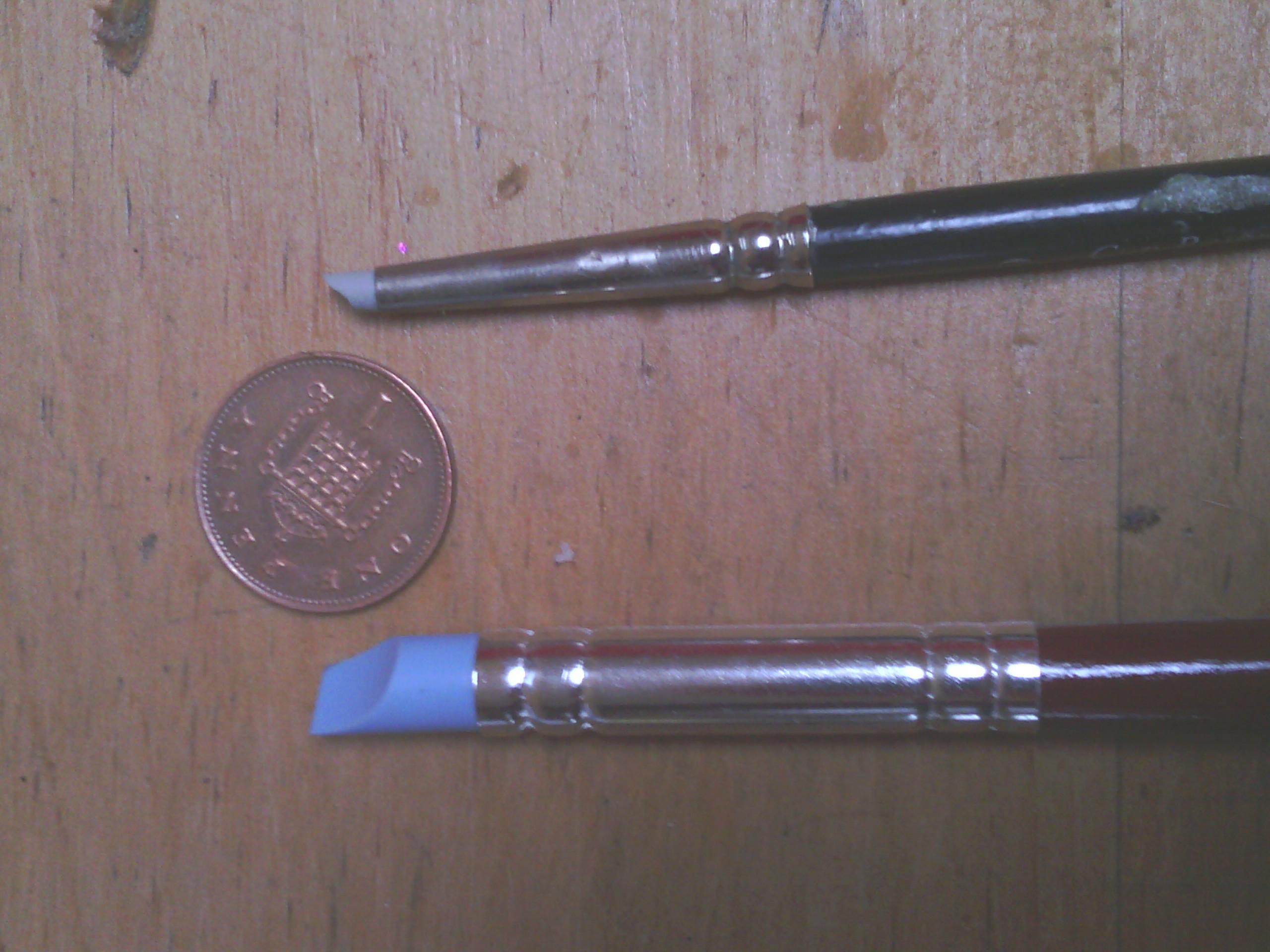 pictured next to a small chisel that i do my detail stuff with
