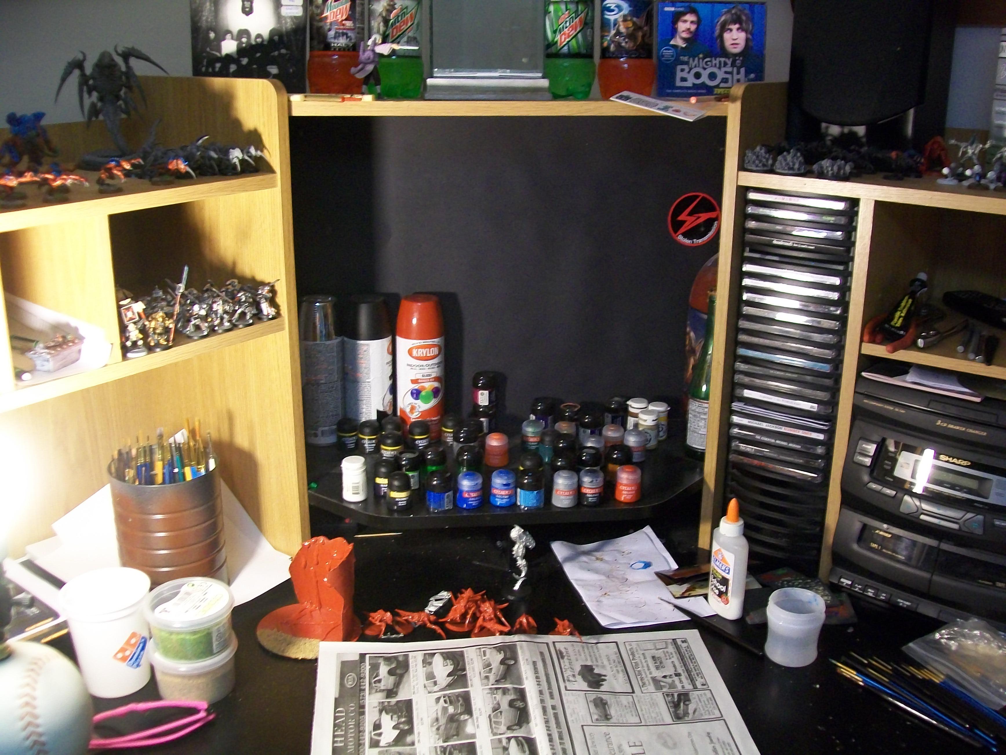 I always like to see others painting stations so l figured ld show mine
