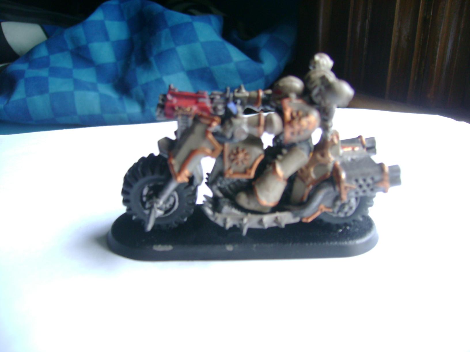 Chaos Space Marines, Chaos Biker painted side view 1
