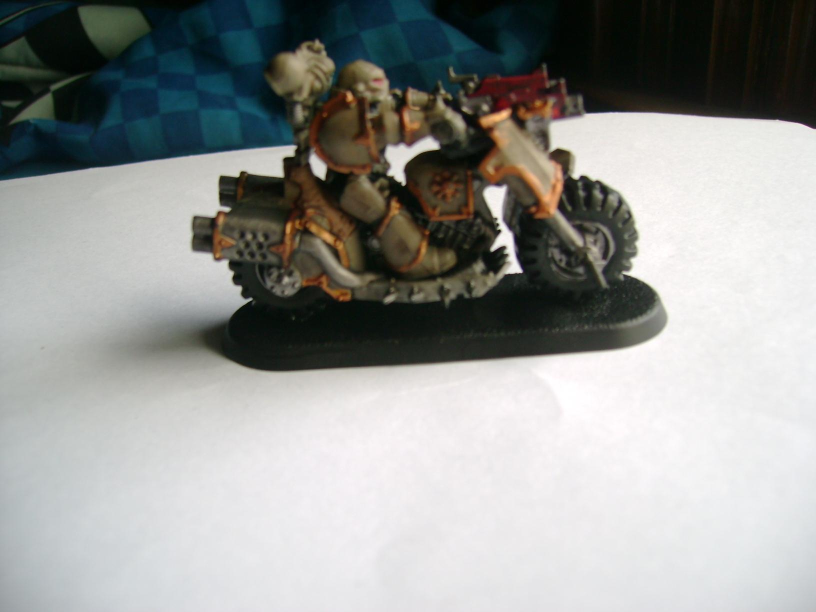 Chaos Space Marines, Chaos Biker painted side view 2