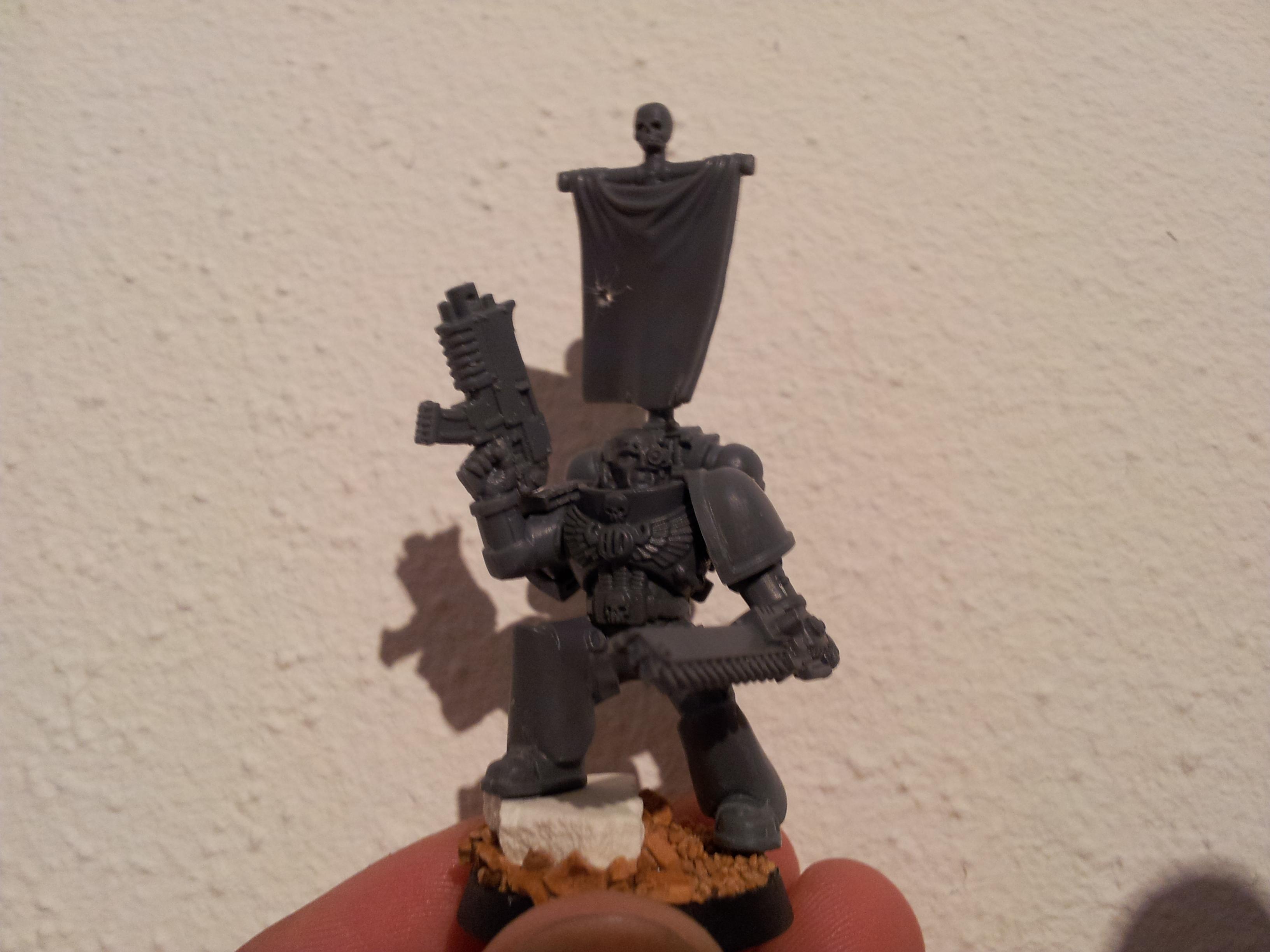 ravens space marine sergeant tarkus, heroic pose, with banner