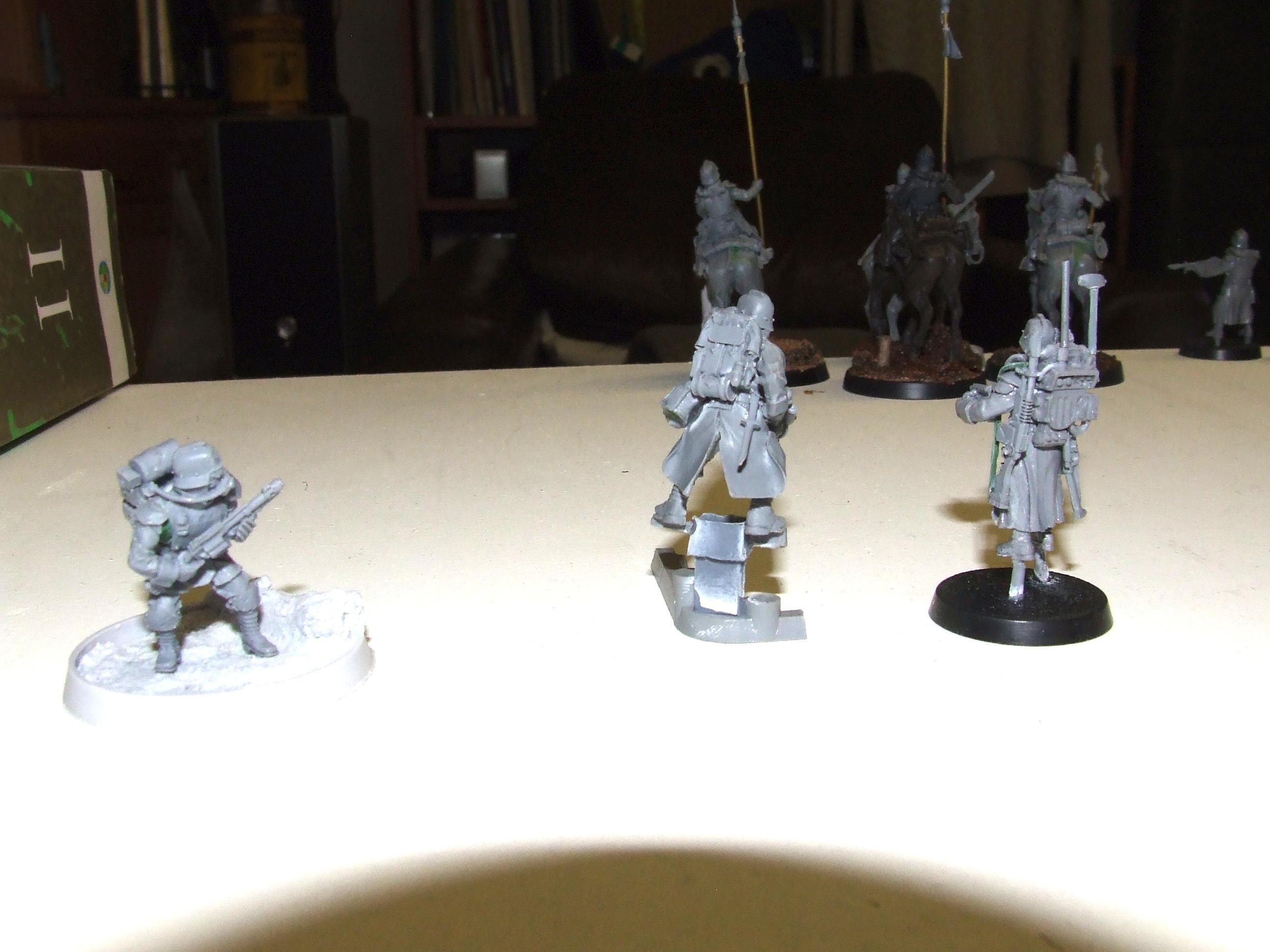 Left: fully stacked Grenadier, Mid: converted Flamer Dkok soldier with (wip) binocular, Right: Vox caster