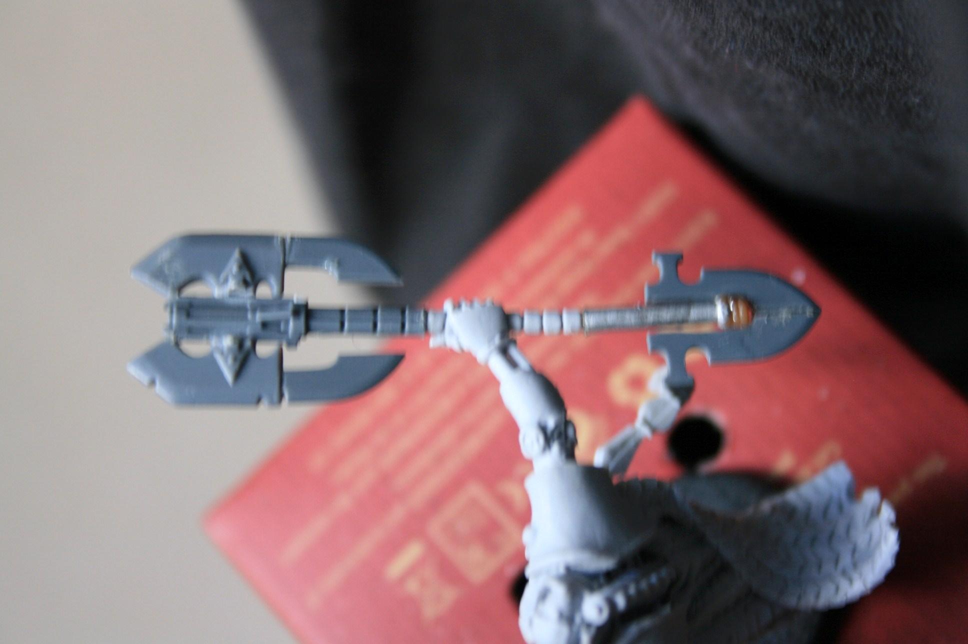 And I transfered over his old warscythe more or less (once again, much better than that flimsy piece of failcrud that was supposed to be a staff of light)