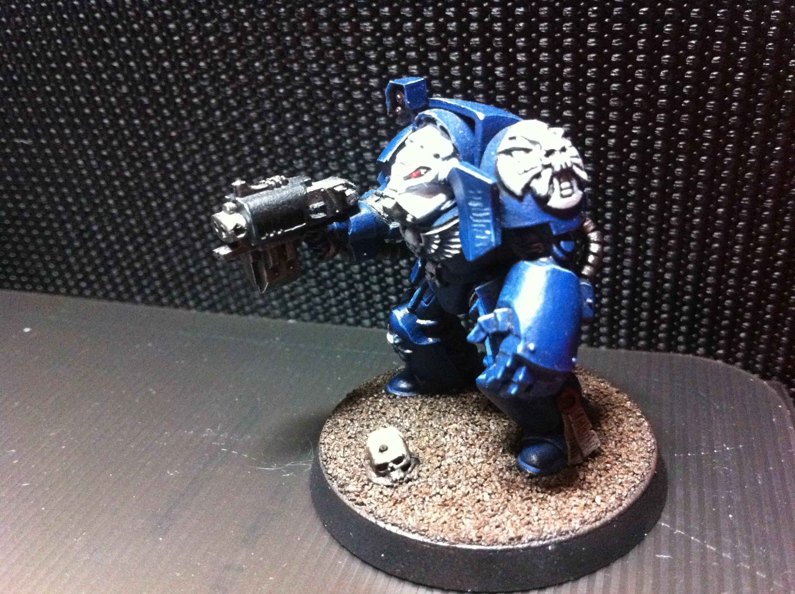 Terminator with airbrushed base-edge and coat of Gloss Varnish