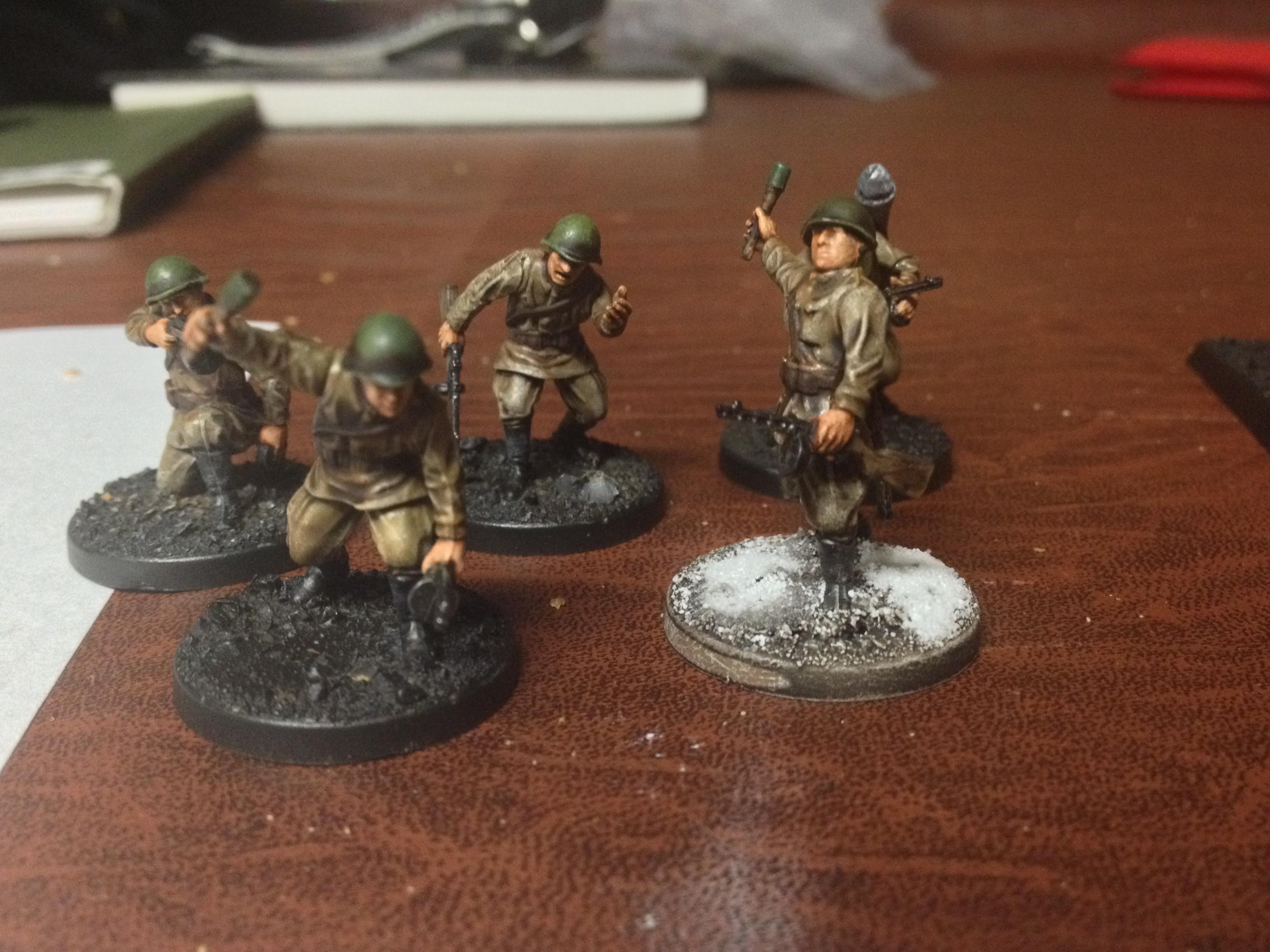 Mostly painted Guards Assault squad with Panzerfaust and AT grenades.  URAAAA!