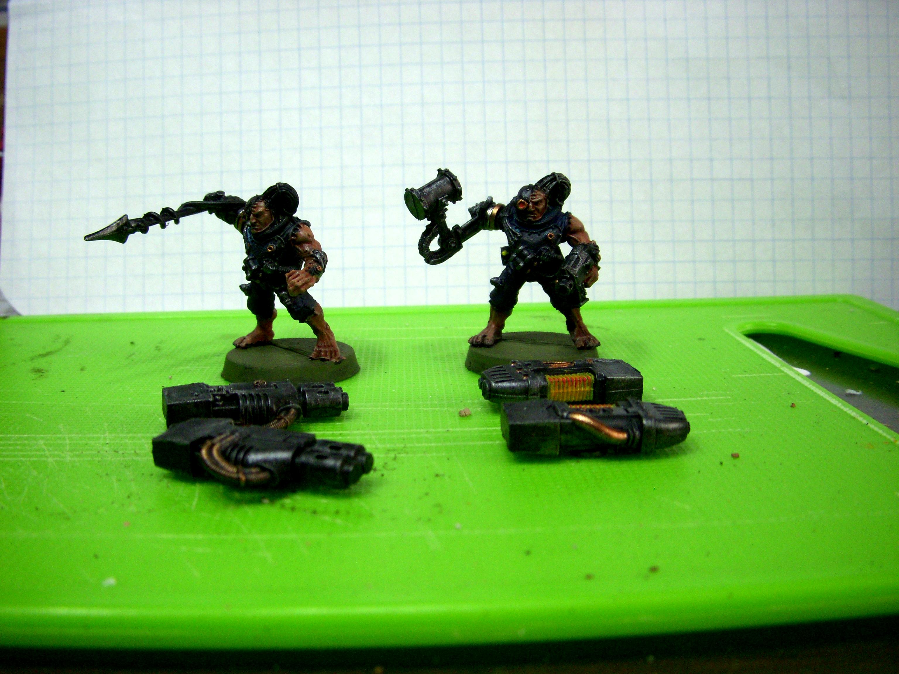 Servitors with arm options