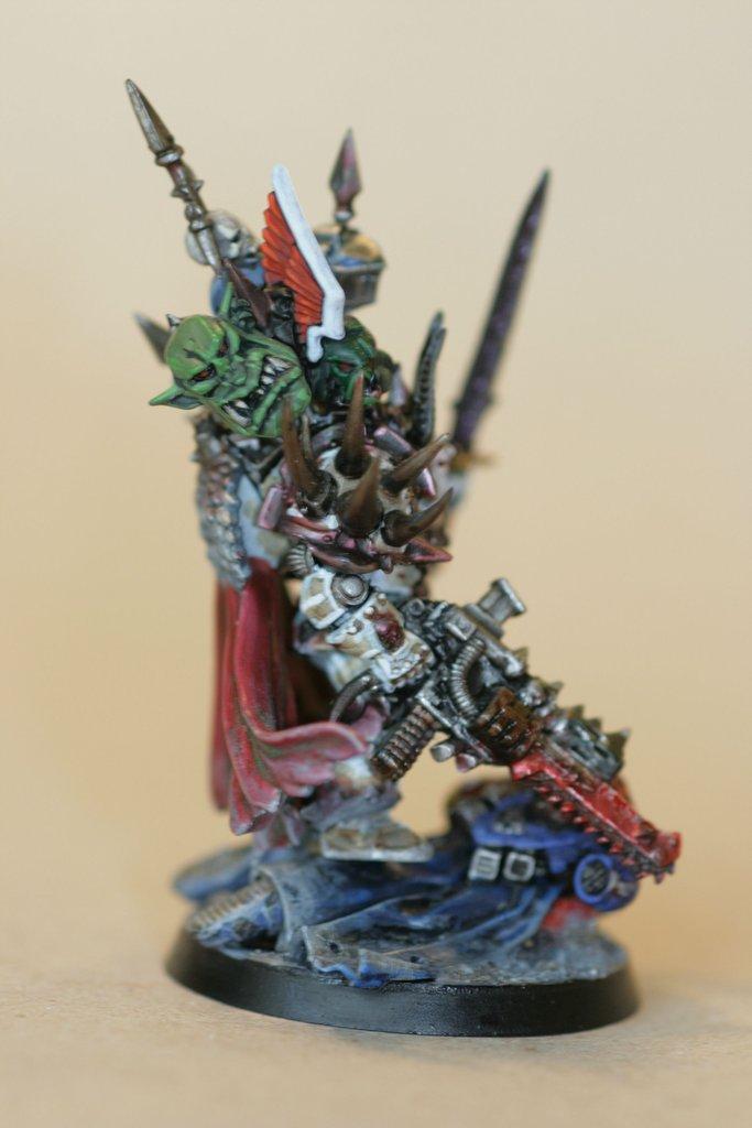 Lord Kraxis side right arm focus