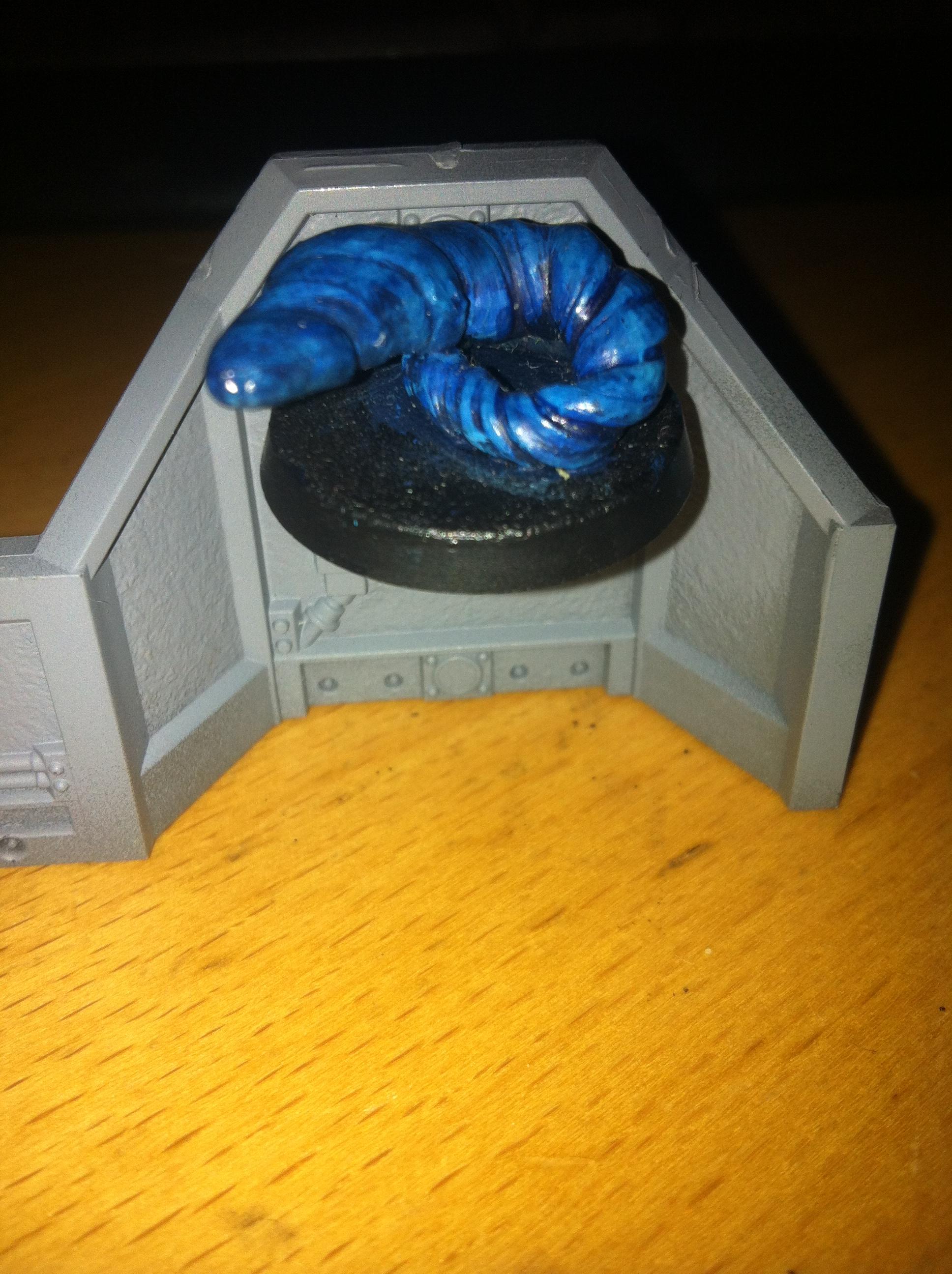 Standard 40k-bases can &quot;stand&quot; in the gun ports of an unmodified Aegis Defence Line!