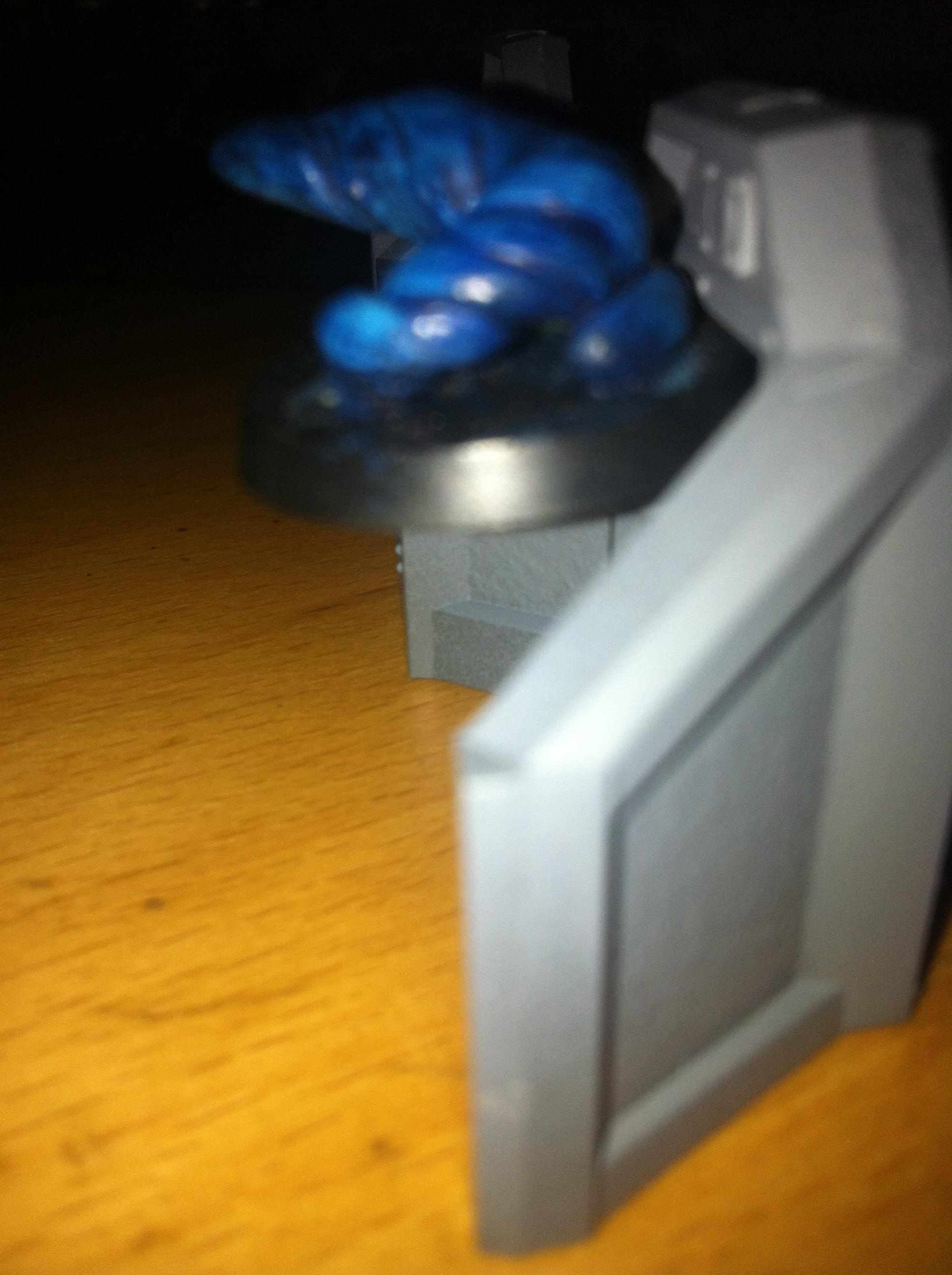 Standard 40k-bases can &quot;stand&quot; in the gun ports of an unmodified Aegis Defence Line!