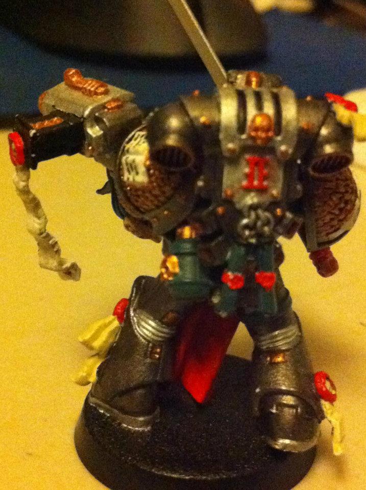 Experimented with a custom color for the scrolls and grenade to give them a bit more pop. I just really wish I could remember what colors I mixed for it....