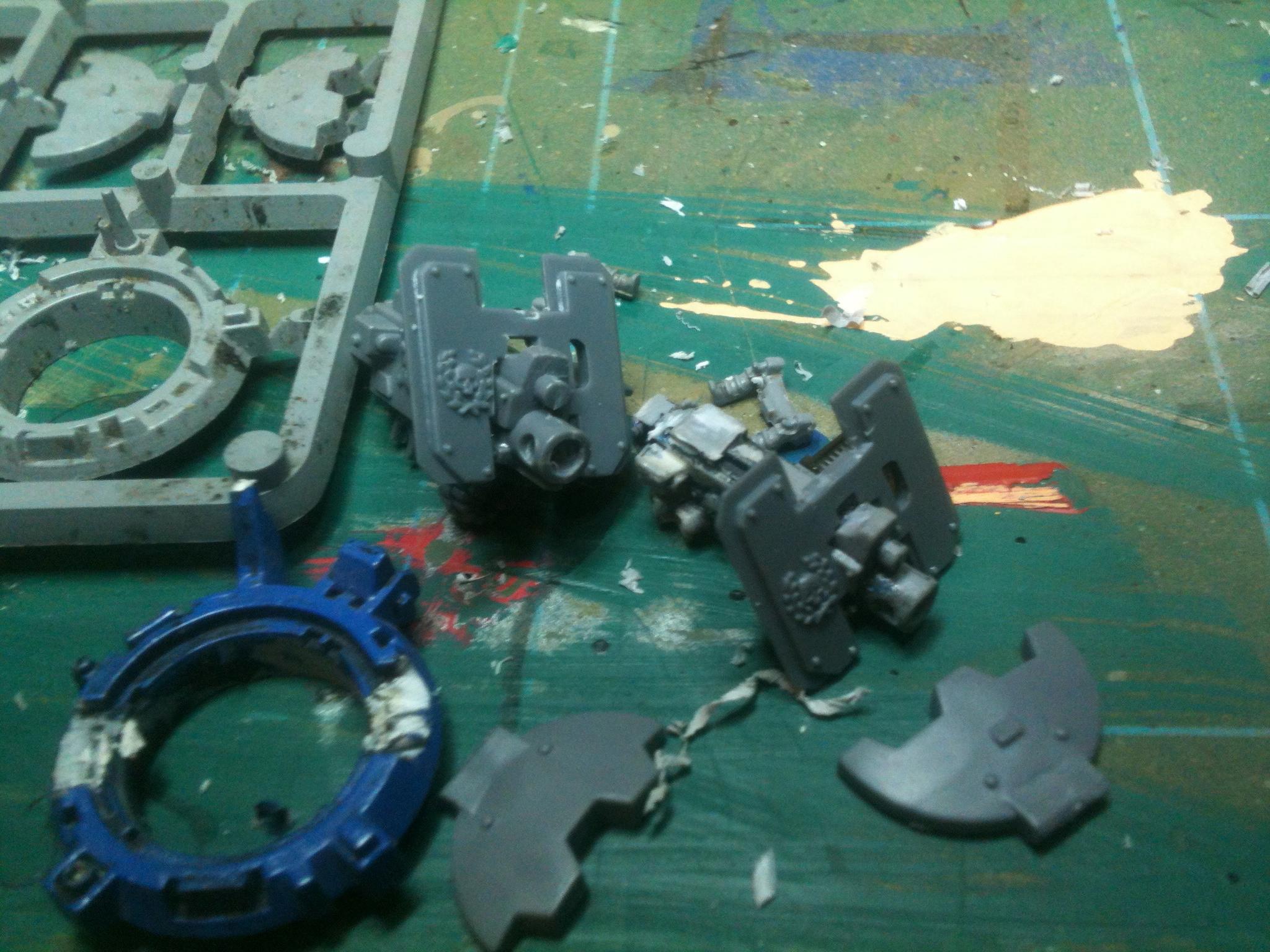 Decided to make some simple heavy bolter cupola's. The bolters will be positioned at the rear of the turret so the commanders can be posed in a "relaxed" way