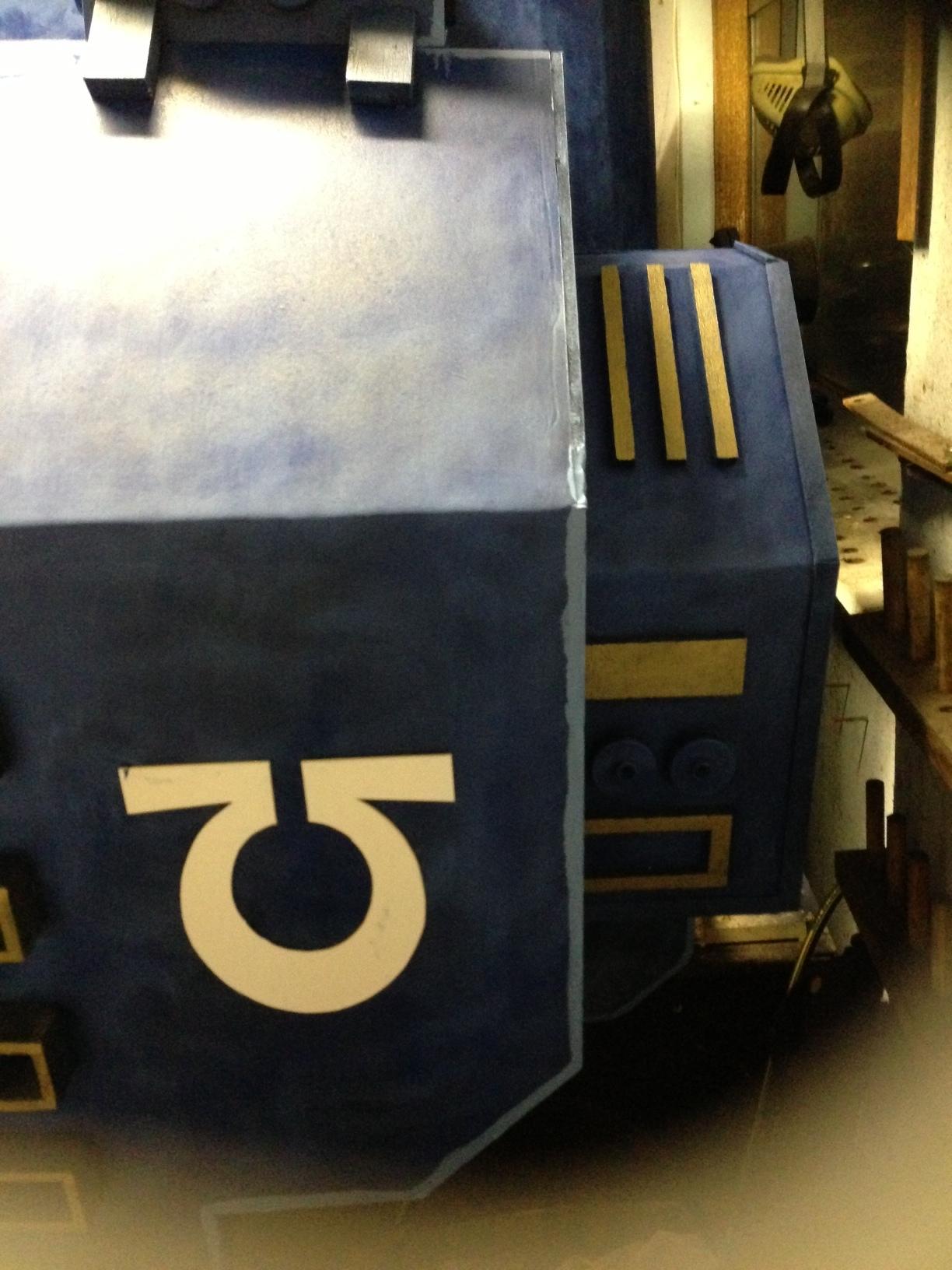 A shot of the back end, gold detailing. Very regal