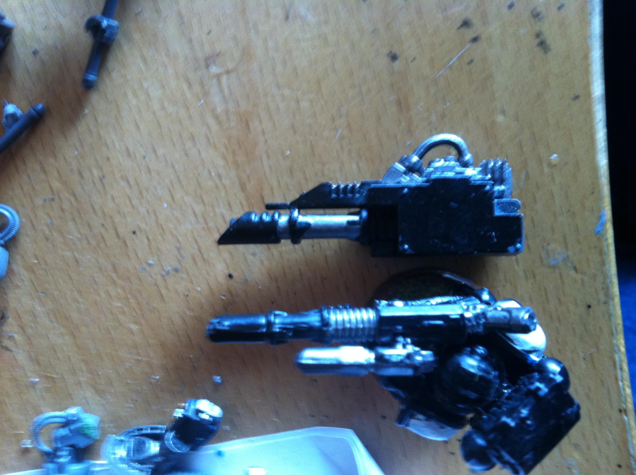 Proof that devestators don't carry lascannons that are half as big as sponson-mounted ones..