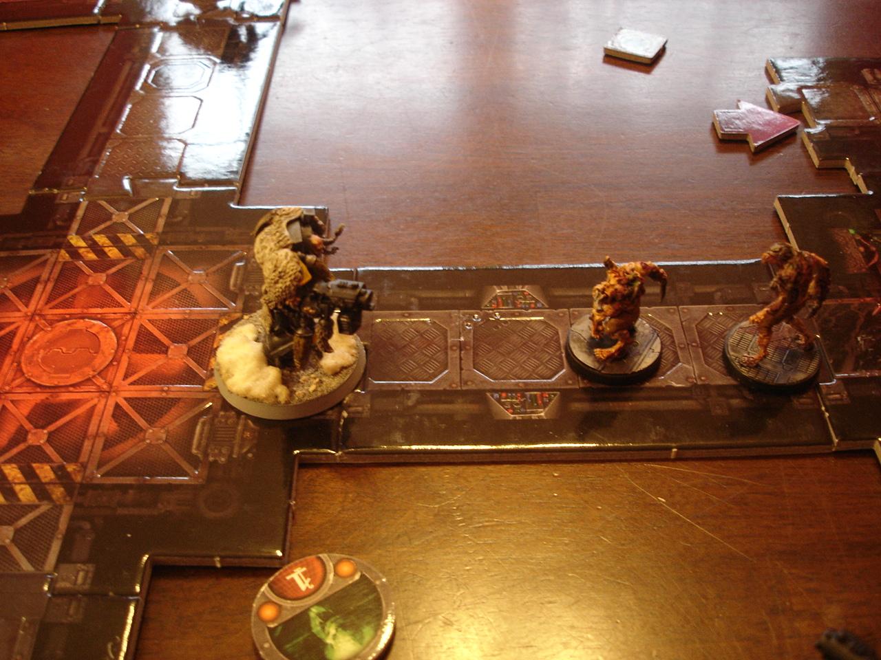 Space Hulk, space wolves vs. zombies in the depths of space