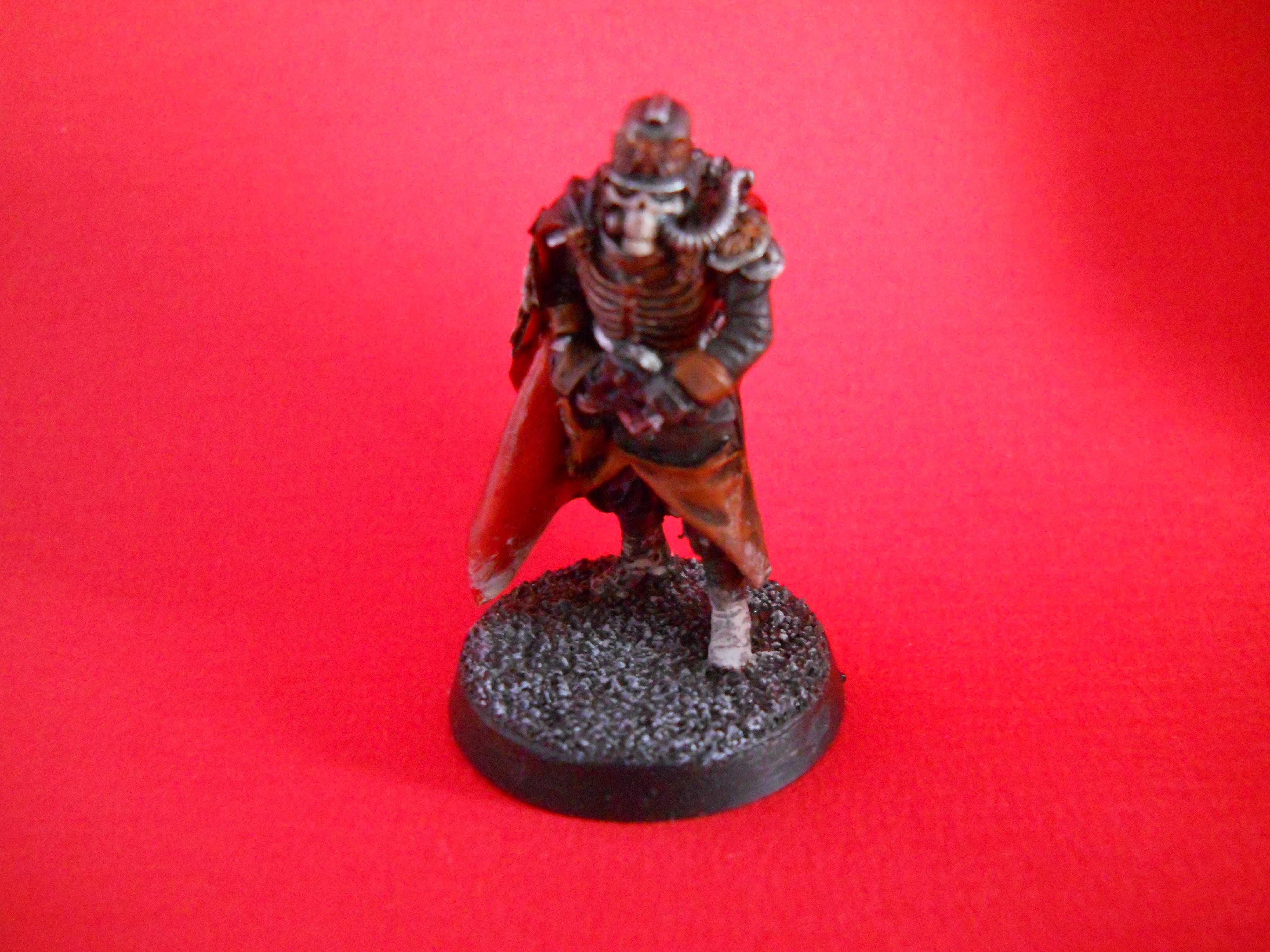 Dark Mini, Red BG, Natural Light