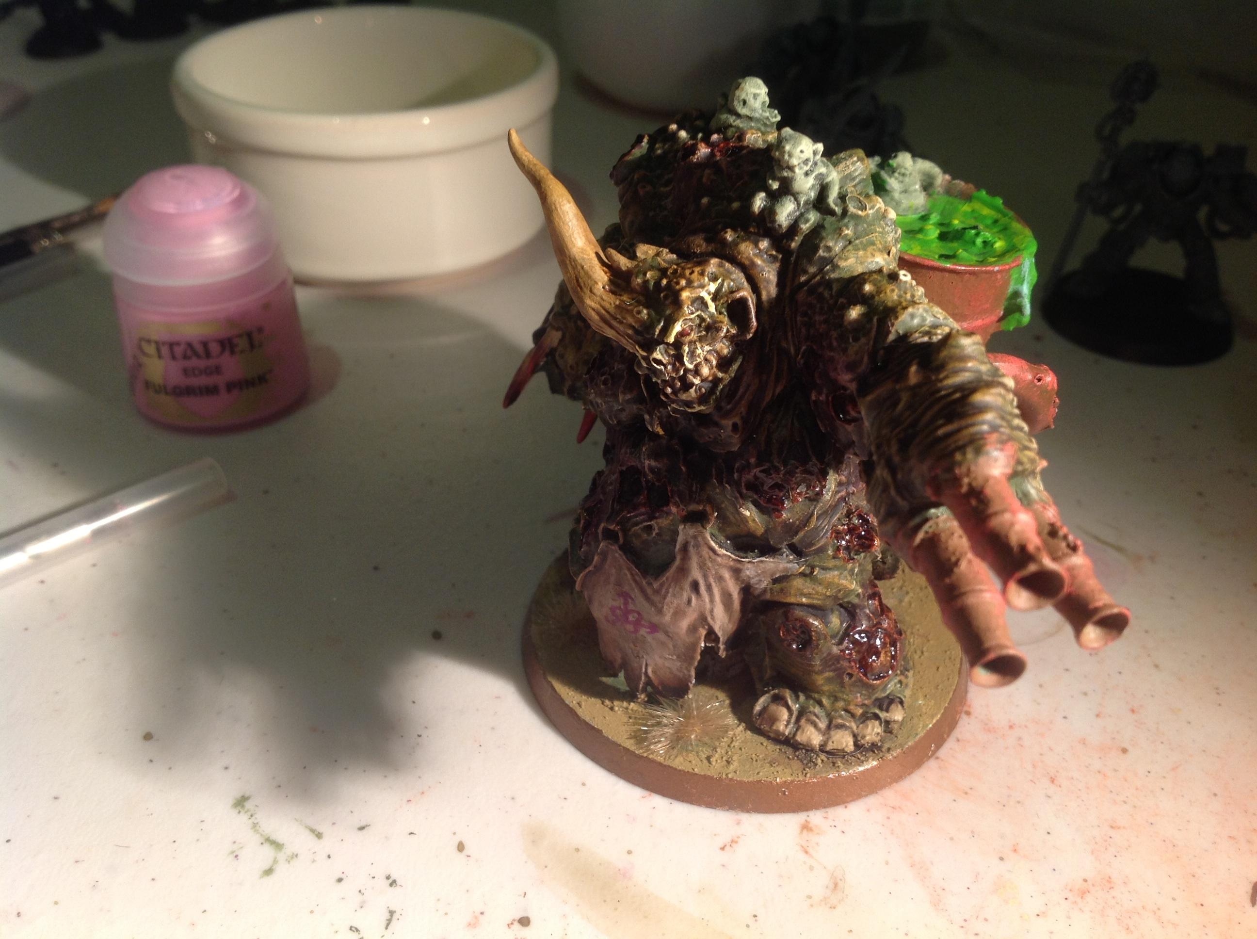 Mamon finished to table top standard. It is a perfect view of seeing part of the rear and front of Mamon. You can also see a layering of flash gitz yellow over a moot green coat