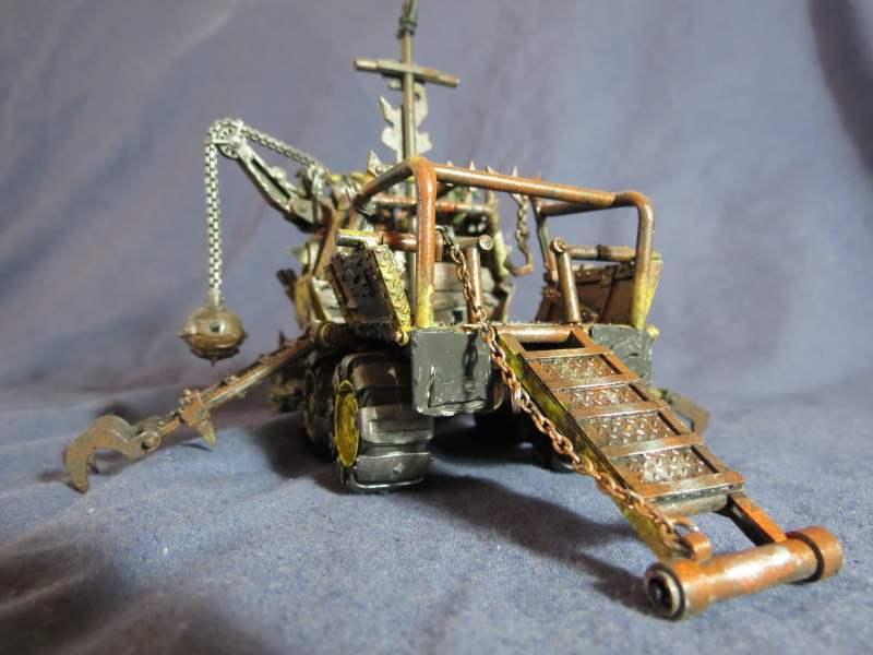 Scratchbuilt back ramp down with chain retainer and rolllers on the bottom for quick entry while barrelling toward the enemy at full WAAAGH! speed 
