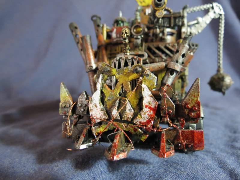 c/u of business end with scratchbuilt Orky face and barbed wire - and the blood of someone not fast enough 