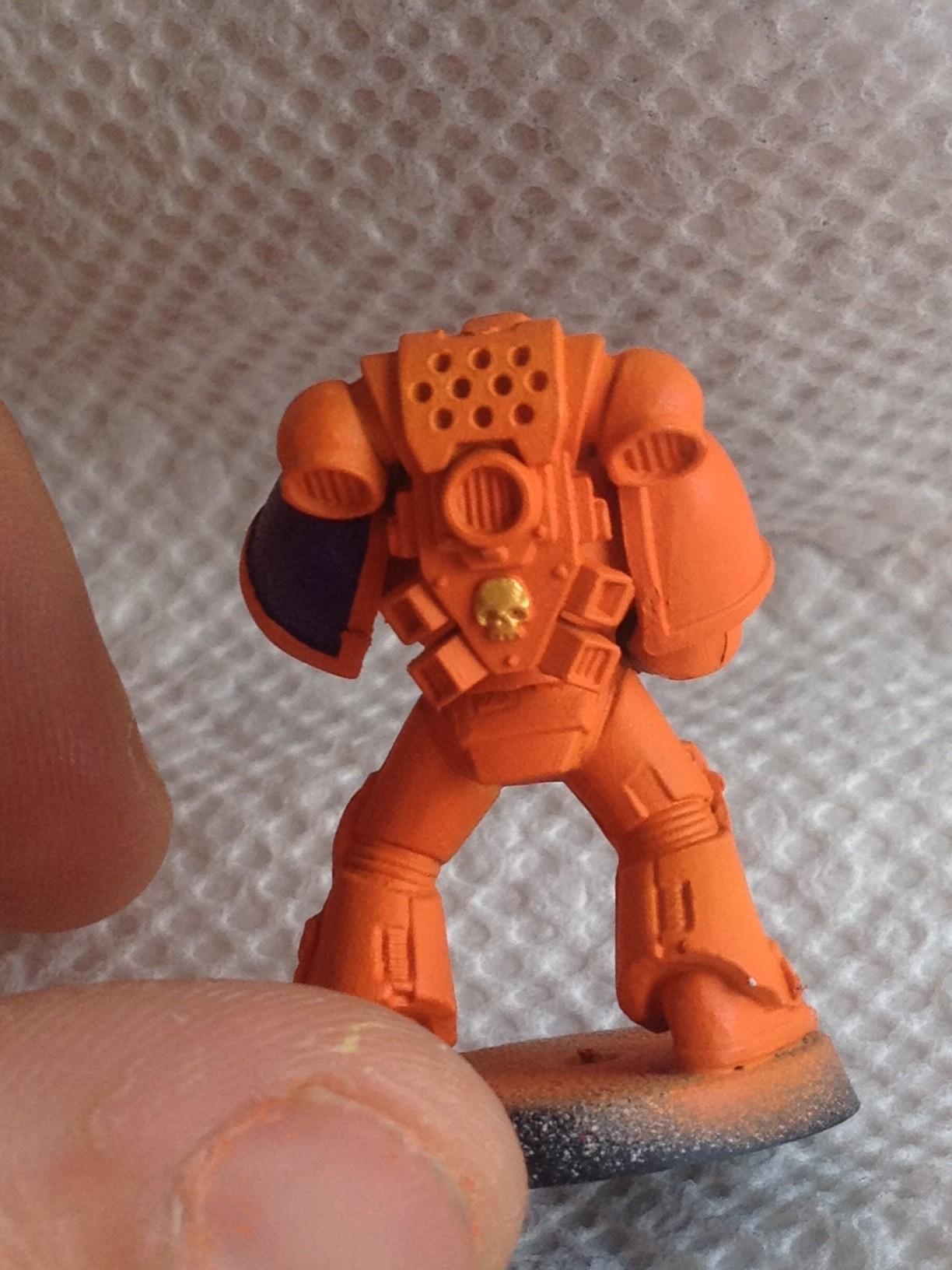 With the GW Auric Armor Gold it seems to apply better with just dry brushing instead of watering it down. This is quite time consuming but i like how i kept the detail on this skull