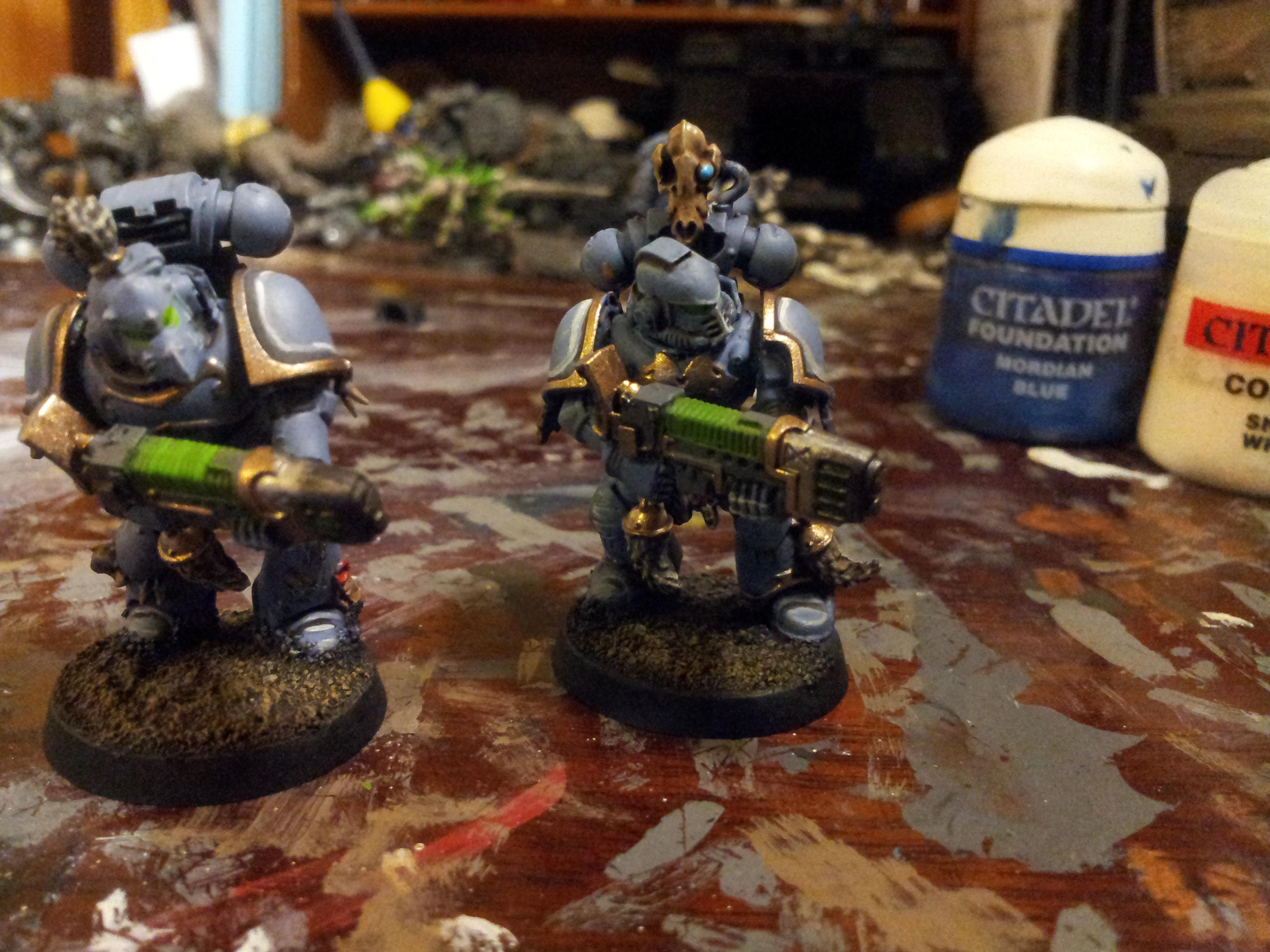 you can see clearly on these two grey hunters where the ink was applied and where the highlights followed, even on the feet and places