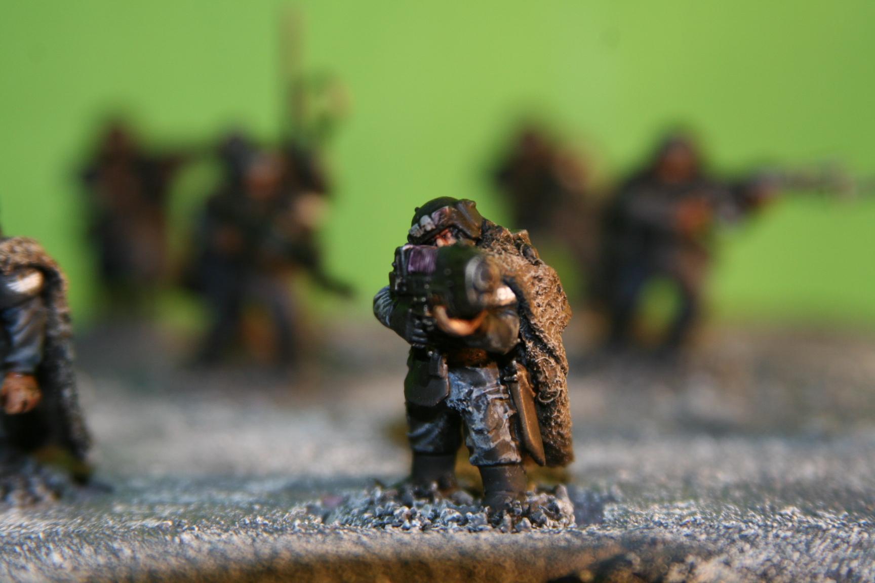 Plasma gunner covering his comrades