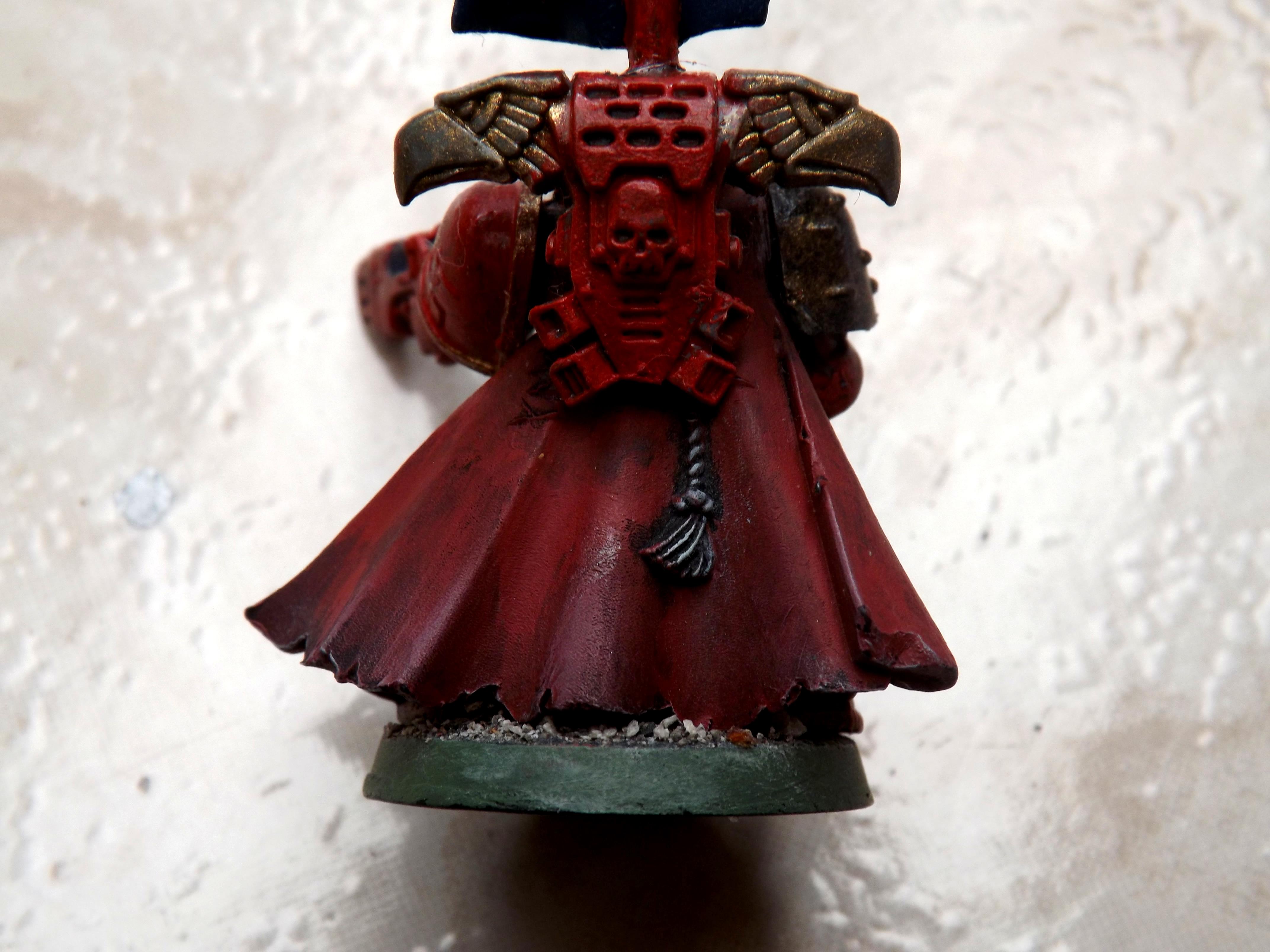 space marine captain with banner (back)