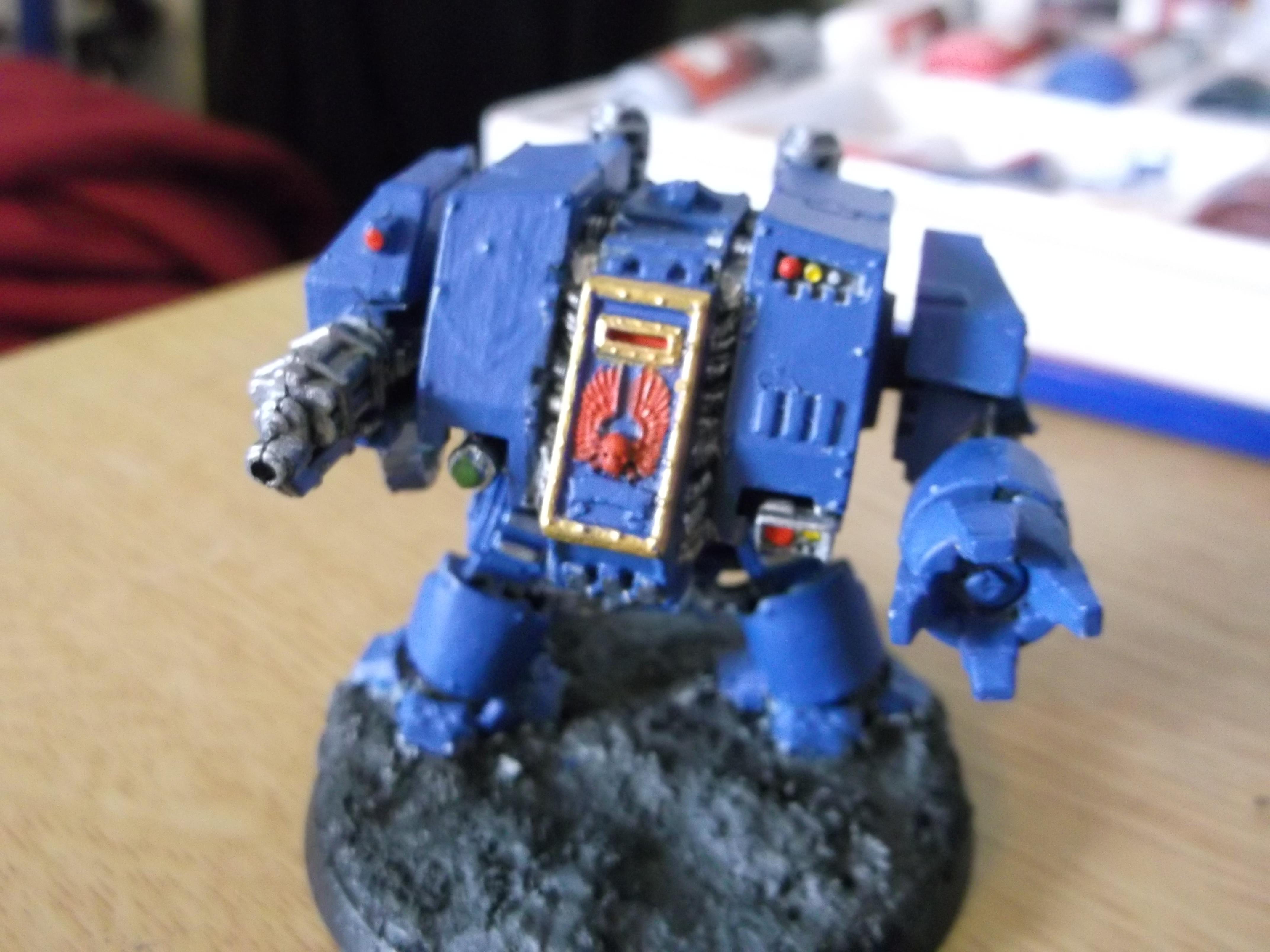 First mini i ever painted. I love the stocky, ponderous strengh of Dreads. 