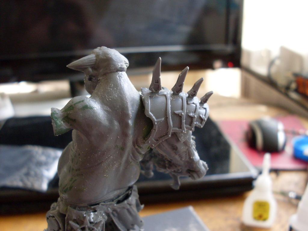 CG right shoulder armour detail