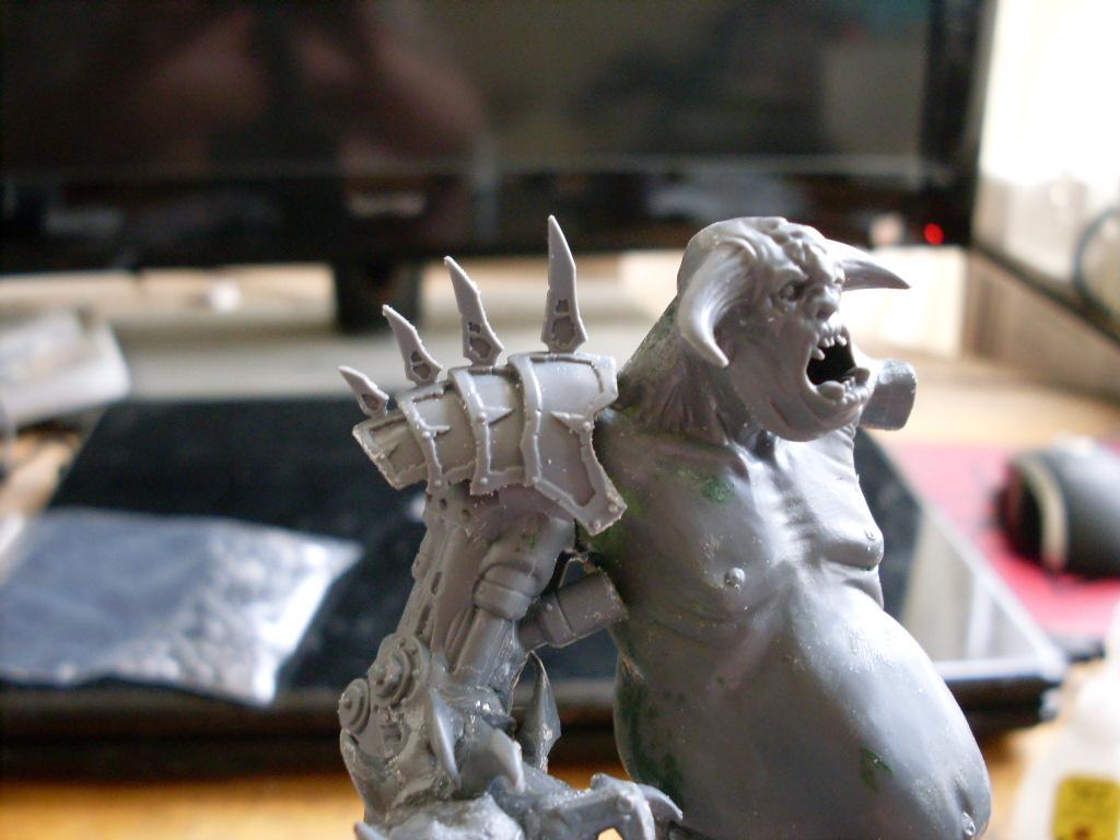CG right shoulder armour detail front