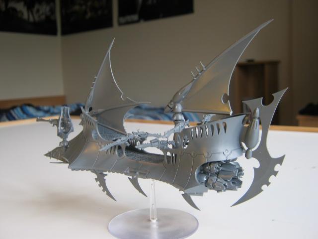 flat side view- I love the Raider in profile, its got such great lines. Must get three more immediately!!