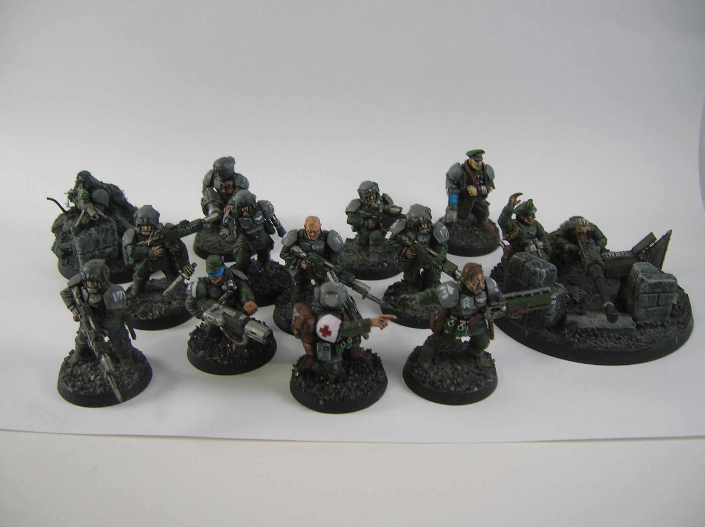 Full Imperial shot. The heavy stubber is a Russ crew who's tank has been knocked out but continue to fight
