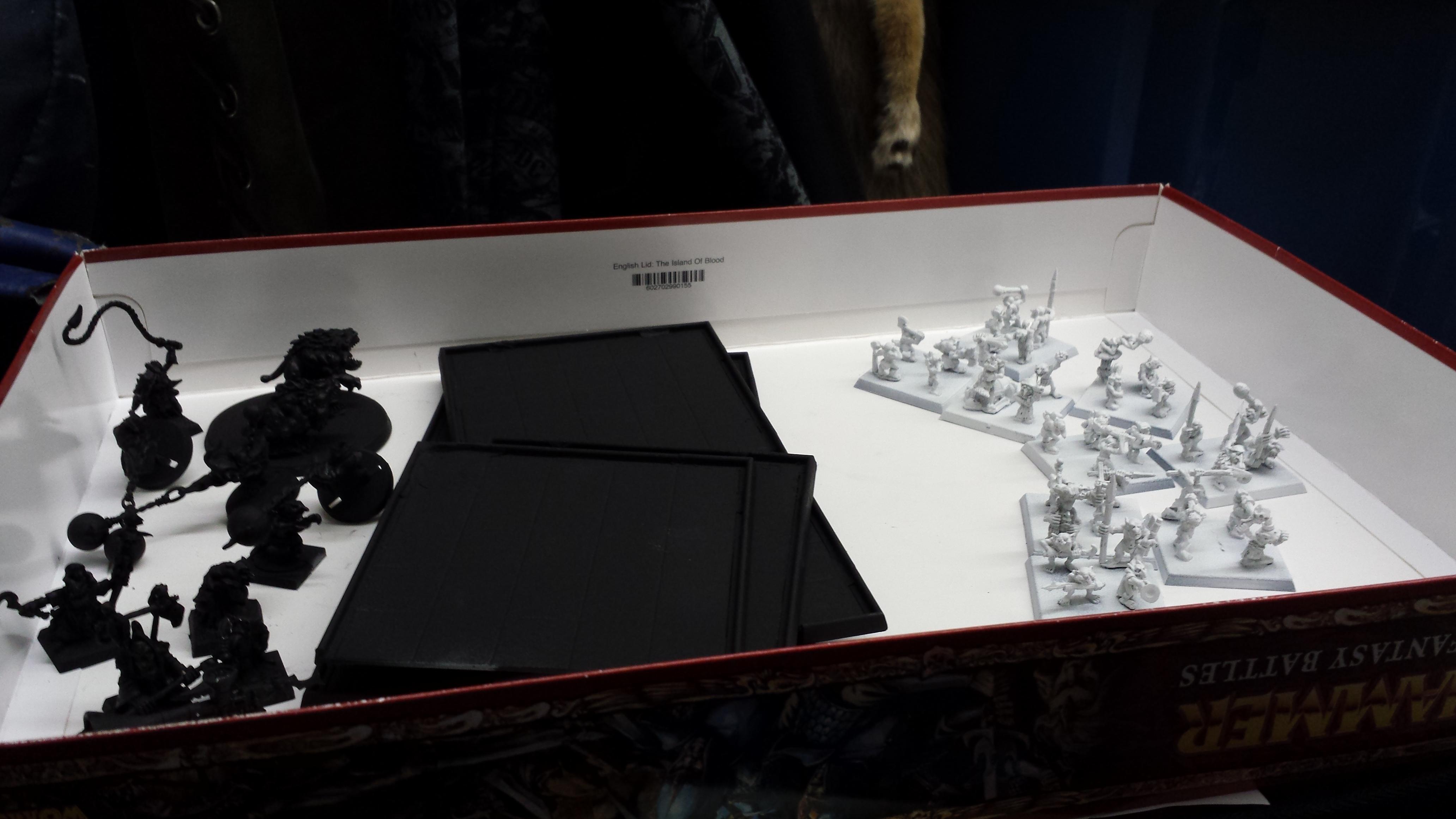 and the full list of what should be seen in the future. Theres movement trays, 3 more fanatics, doom diver and crew, manglers, a shamen, bigboss, and squig herder. In he white is just my 9 snottie bases!