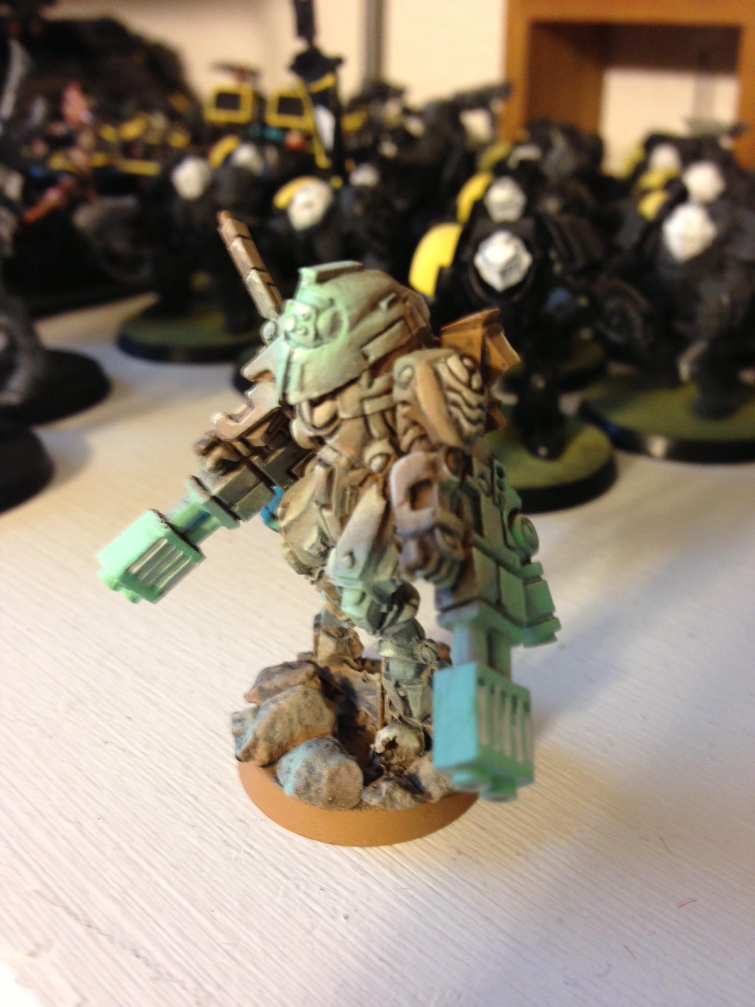 Monochromatic, Shadowsun, Tau