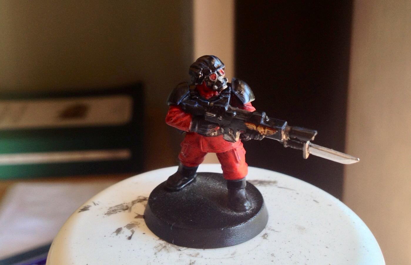 this is a failed project for an Inquisitorial guardsman. I think the red coat is too bright to suit DKoK well 