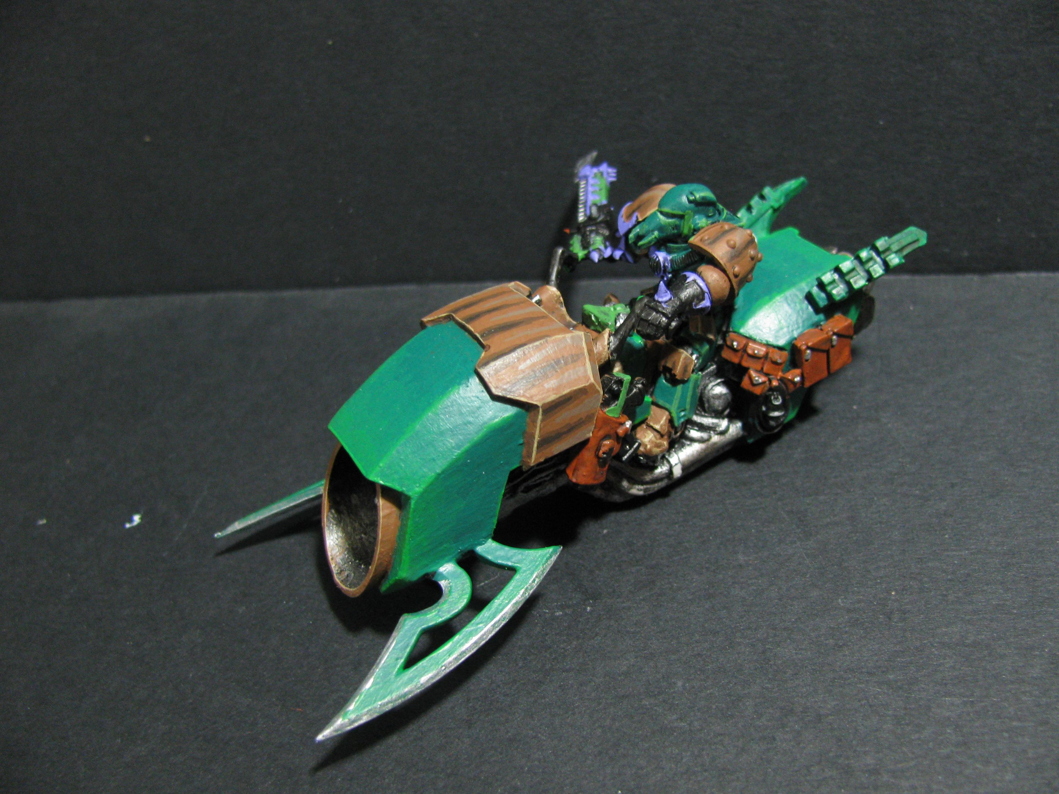 Dark Mantid biker