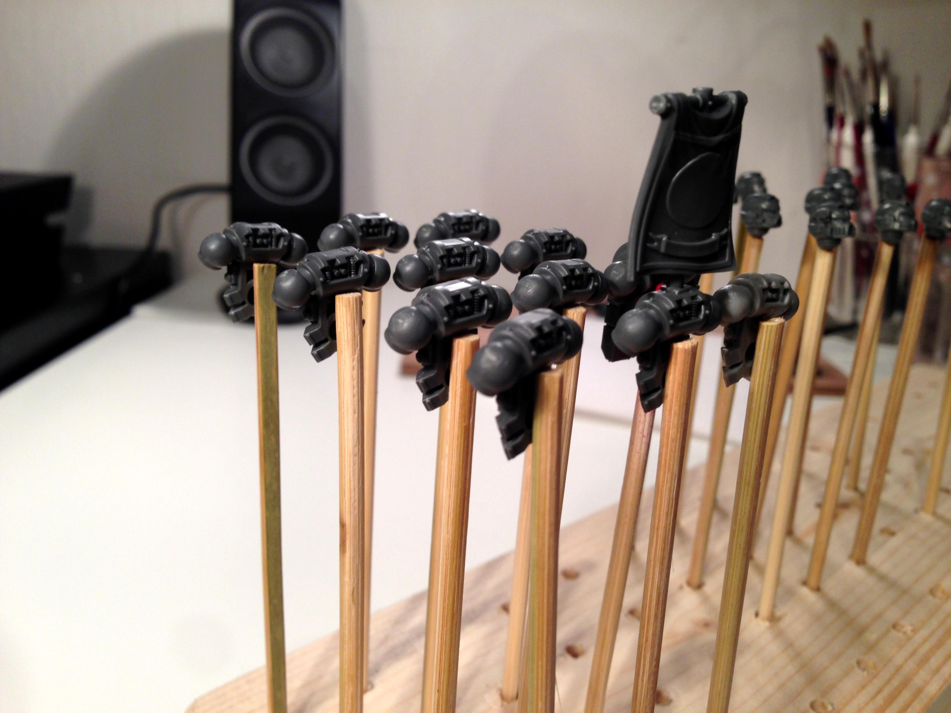 (wip), Backpacks, Backpacks On Sticks, Bench, Blood, Blood Ravens, On The Bench, Progression, Ravens, Rbeijers, Reboot, Space, Space Marines, Sticks, Work In Progress, Working On