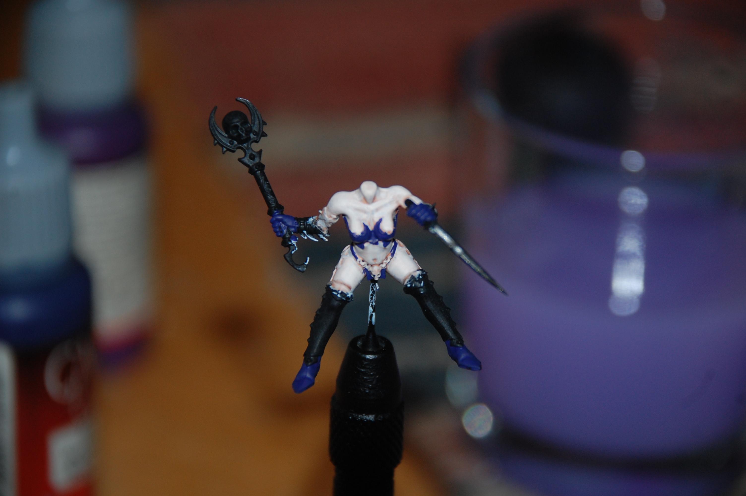 Working on the scraps of cloth covering the naughty parts ^^ basecoated with VGC Royal purple after drying i added a wash of GW Druchii violet