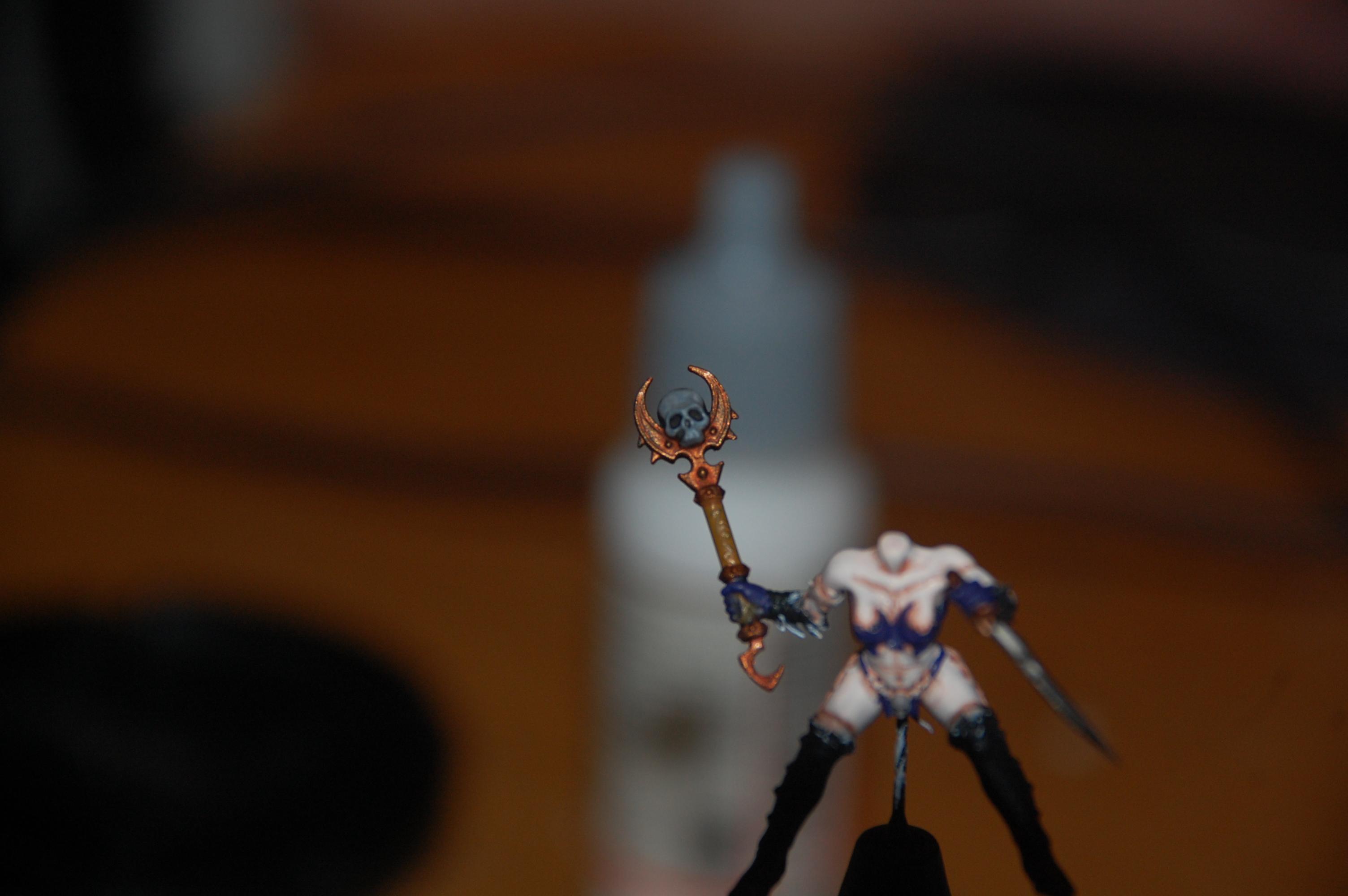 Some work on the skull on the lil staff basecoated with VGC Wolf grey GW Nuln oil wash
